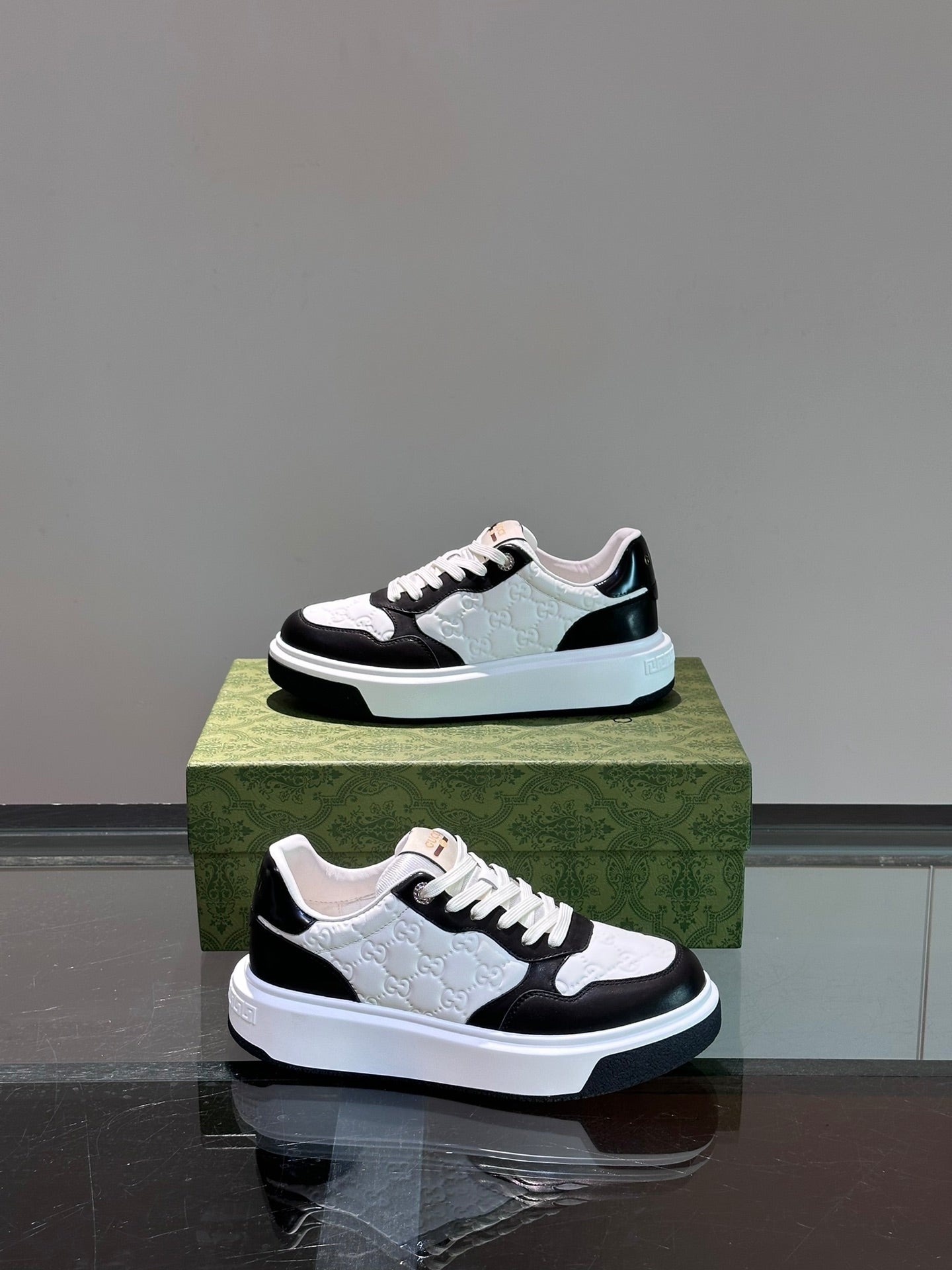 GUCC*" men's GG sports shoes, made of imported cowhide, simple and comfortable version