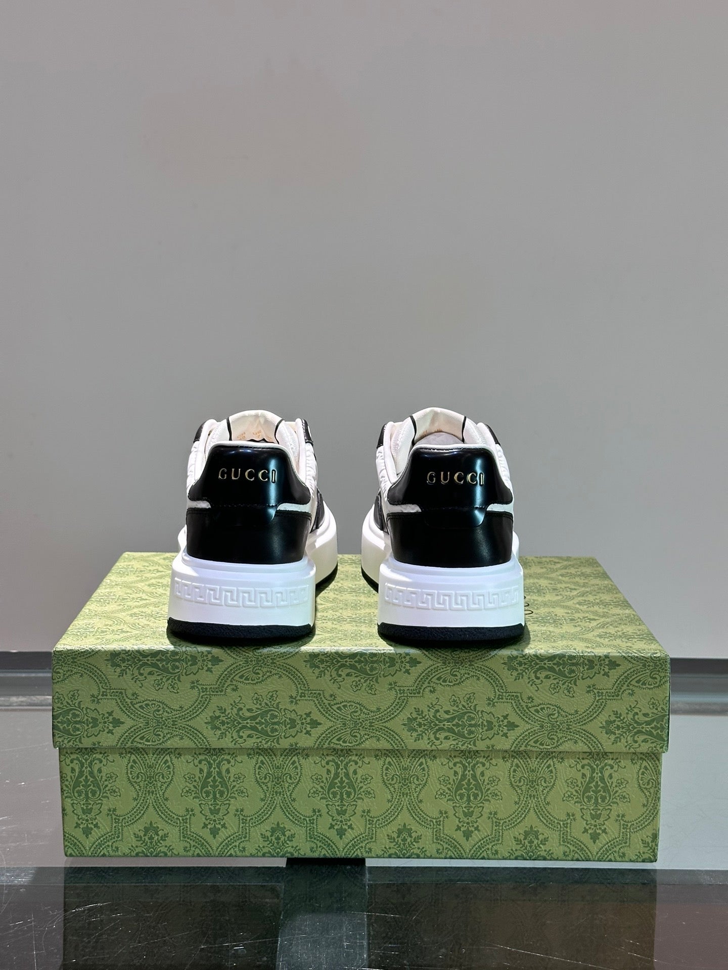 GUCC*" men's GG sports shoes, made of imported cowhide, simple and comfortable version