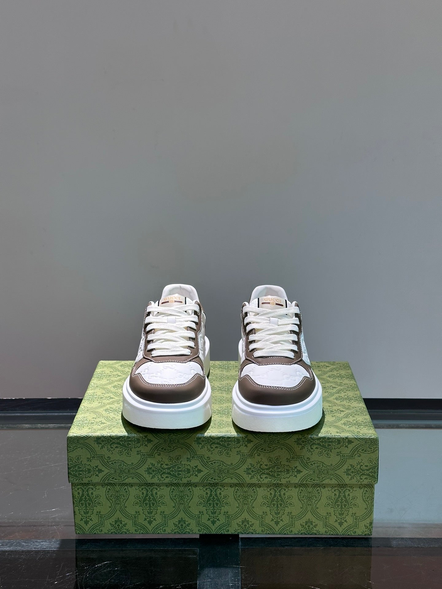 GUCC*" men's GG sports shoes, made of imported cowhide, simple and comfortable version