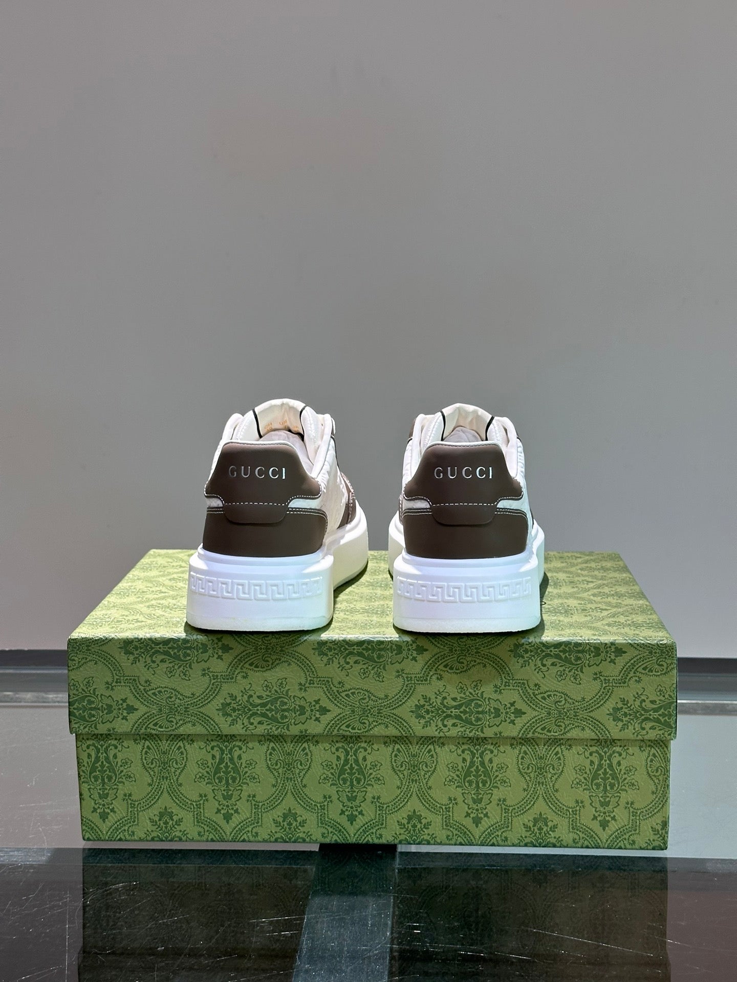 GUCC*" men's GG sports shoes, made of imported cowhide, simple and comfortable version