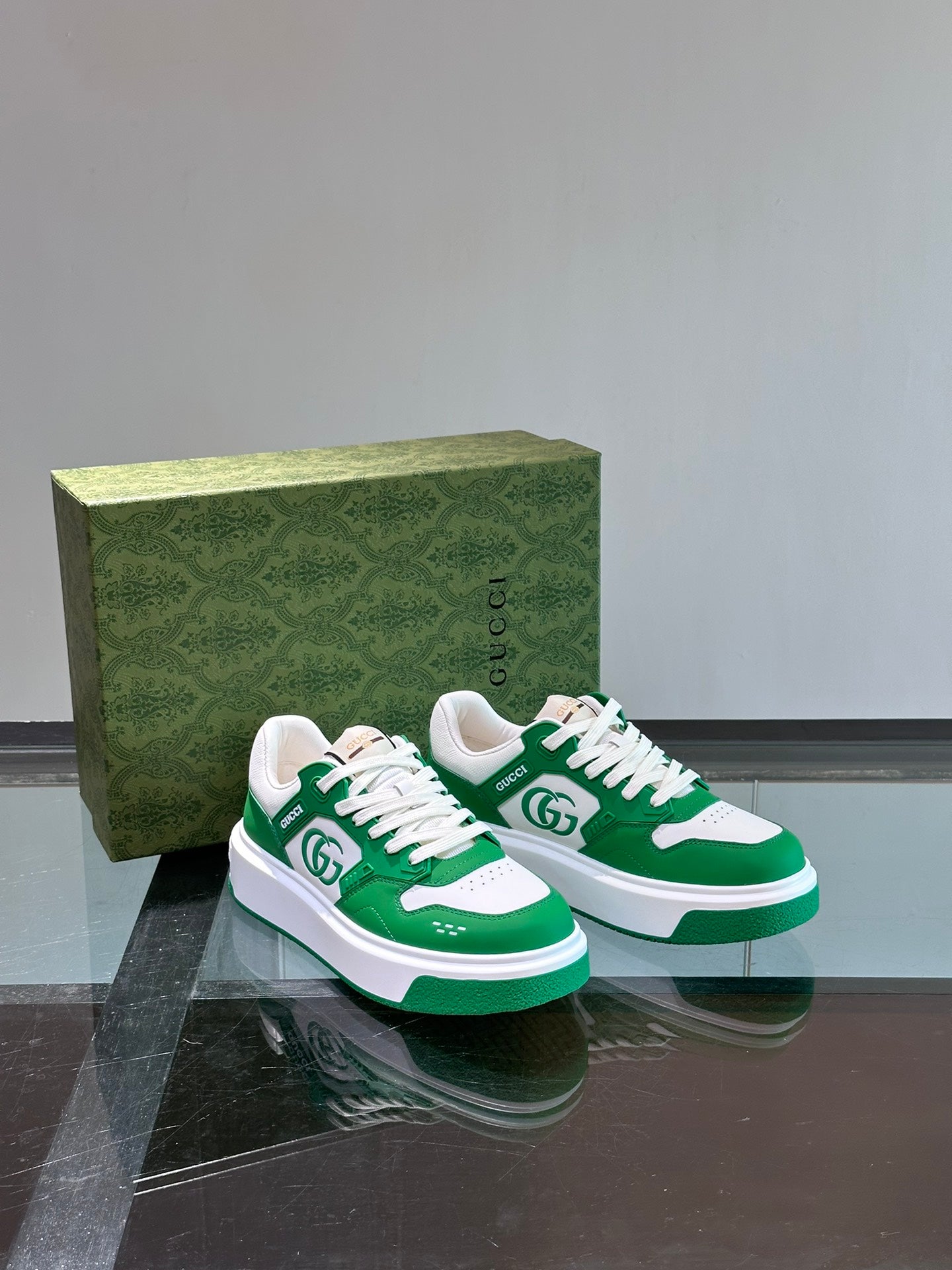 GUCC*" men's GG sports shoes, made of imported cowhide, simple and comfortable version,