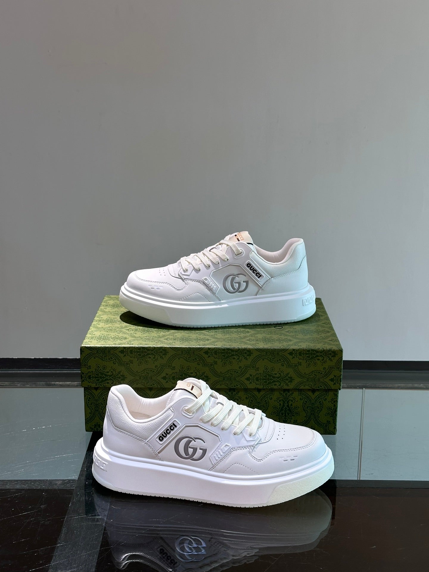 GUCC*" men's GG sports shoes, made of imported cowhide, simple and comfortable version,