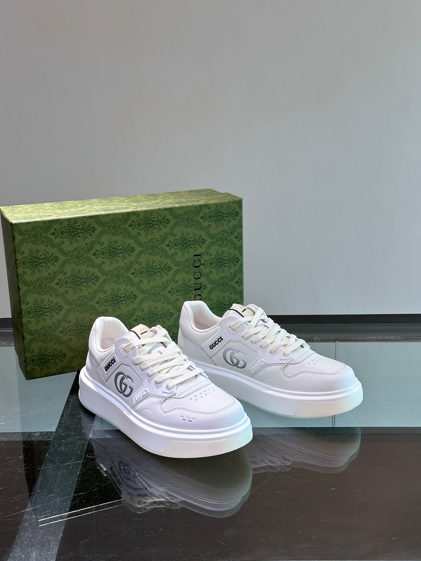 GUCC*" men's GG sports shoes, made of imported cowhide, simple and comfortable version,