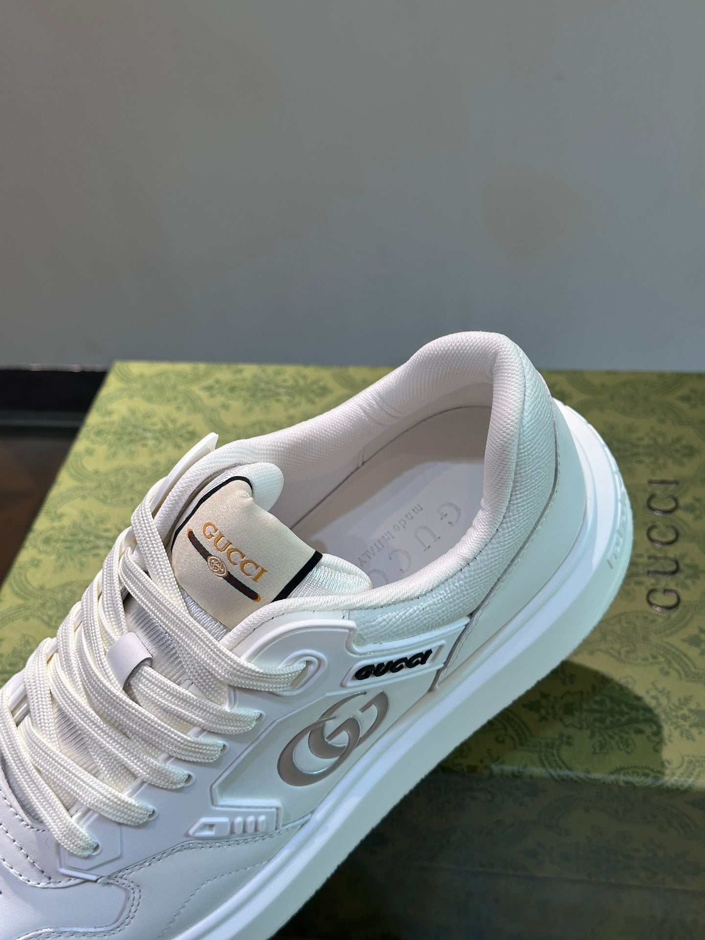 GUCC*" men's GG sports shoes, made of imported cowhide, simple and comfortable version,