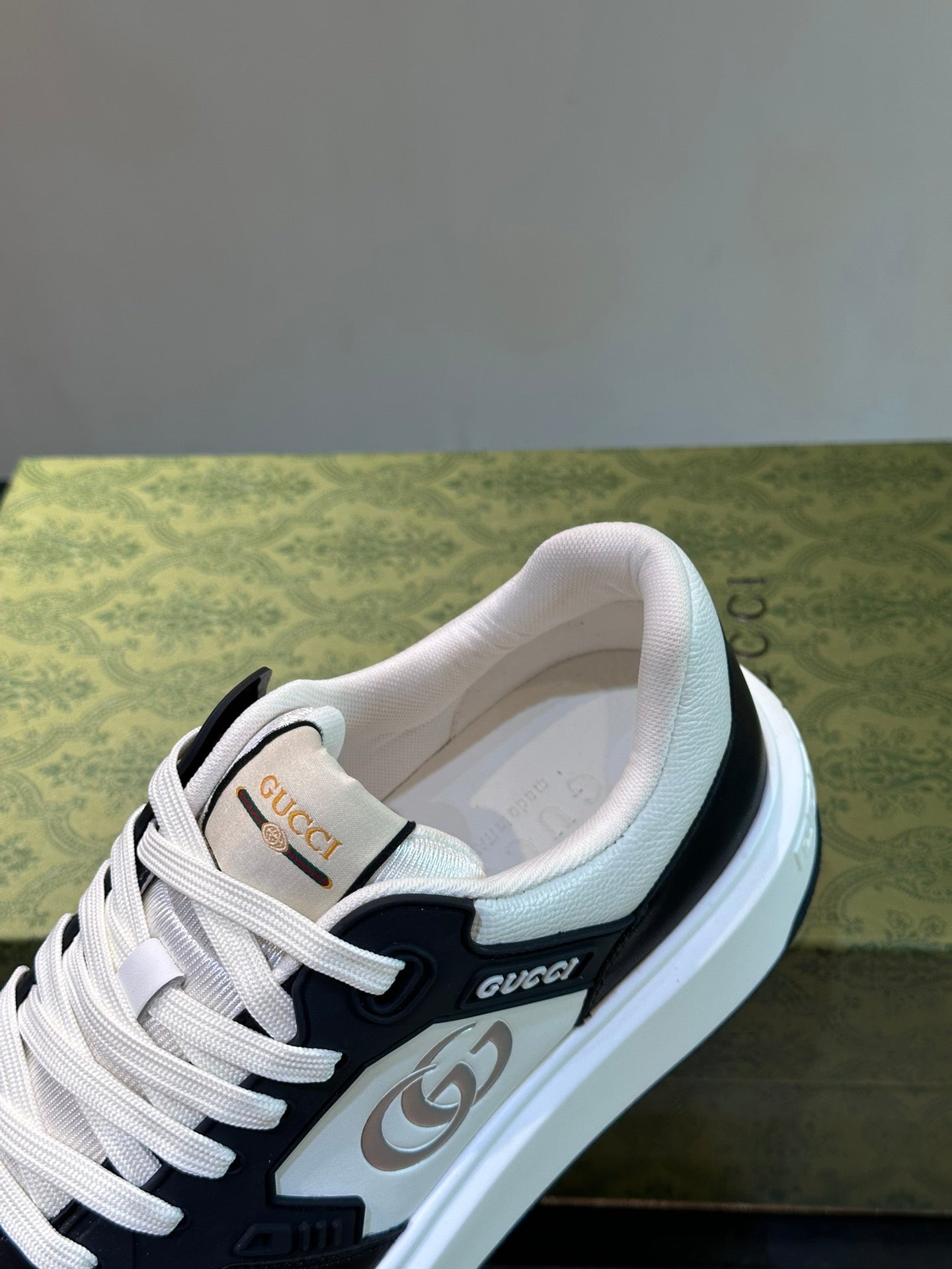 GUCC*" men's GG sports shoes, made of imported cowhide, simple and comfortable version,