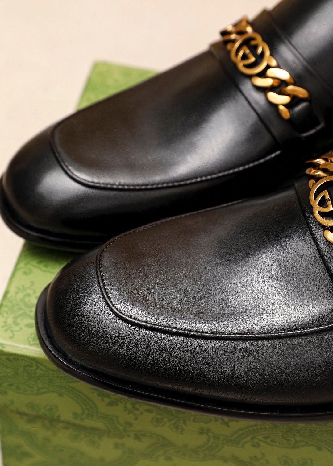 Trademark: GUCCI "Gucci" casual leather shoes. Positive code number: 38-44 (45.46.47 can