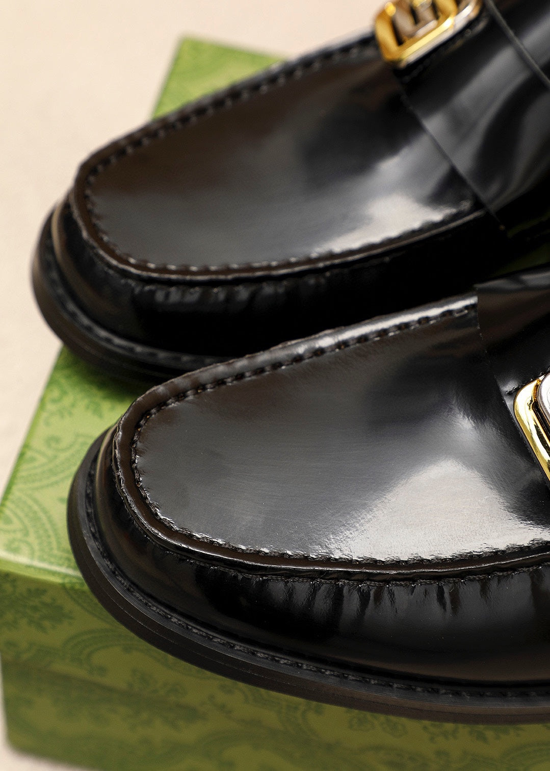 Trademark: GUCCI "Gucci" casual leather shoes. Positive code number: 38-44 (45.46.47 can