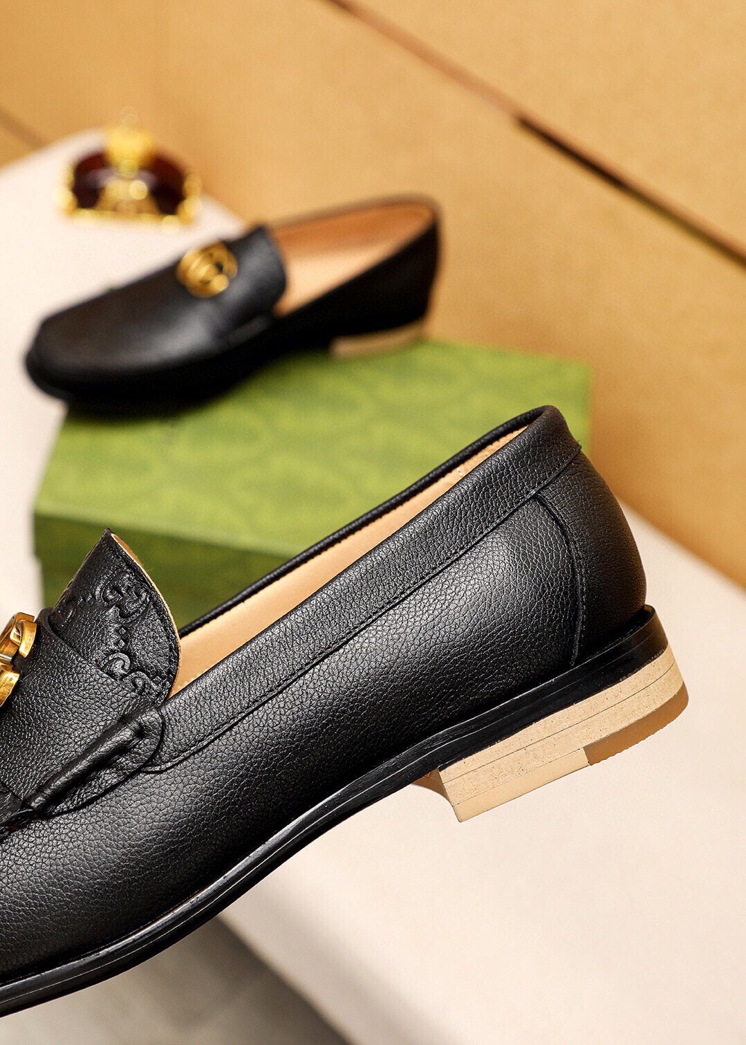Trademark: GUCCI "Gucci" casual leather shoes. Positive code number: 38-44 (45.46.47 can