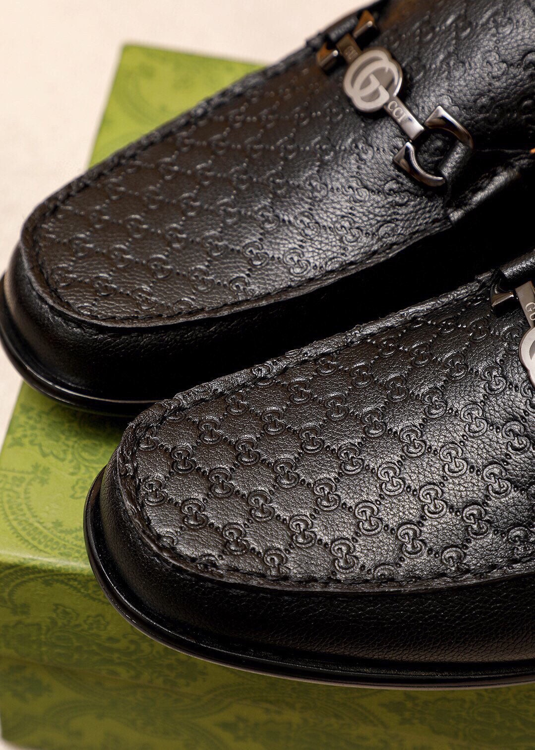 Trademark: GUCCI "Gucci" casual leather shoes. Positive code number: 38-44 (45.46.47 can