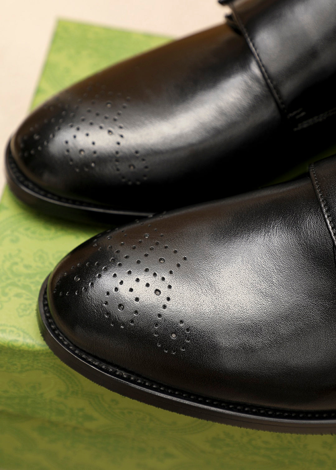 Trademark: GUCCI "Gucci" casual leather shoes. Positive code number: 38-44 (45.46.47 can