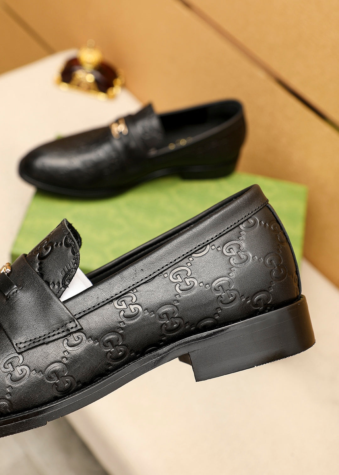 Trademark: GUCCI "Gucci" casual leather shoes. Positive code number: 38-44 (45.46.47 can
