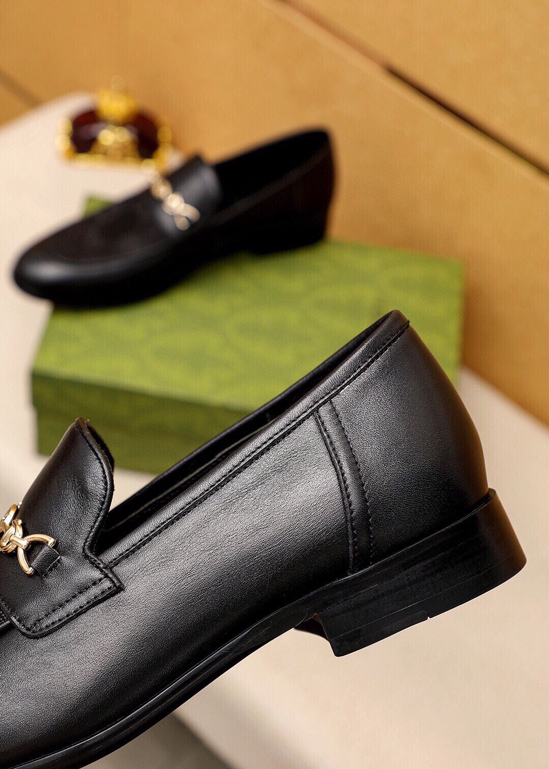 Trademark: GUCCI "Gucci" casual leather shoes. Positive code number: 38-44 (45.46.47 can
