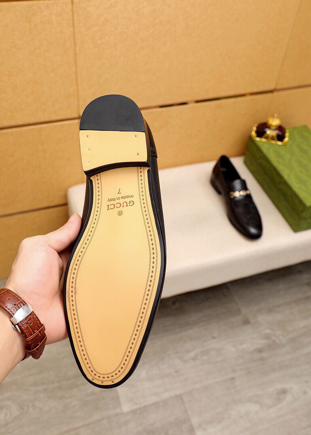 Trademark: GUCCI "Gucci" casual leather shoes. Positive code number: 38-44 (45.46.47 can