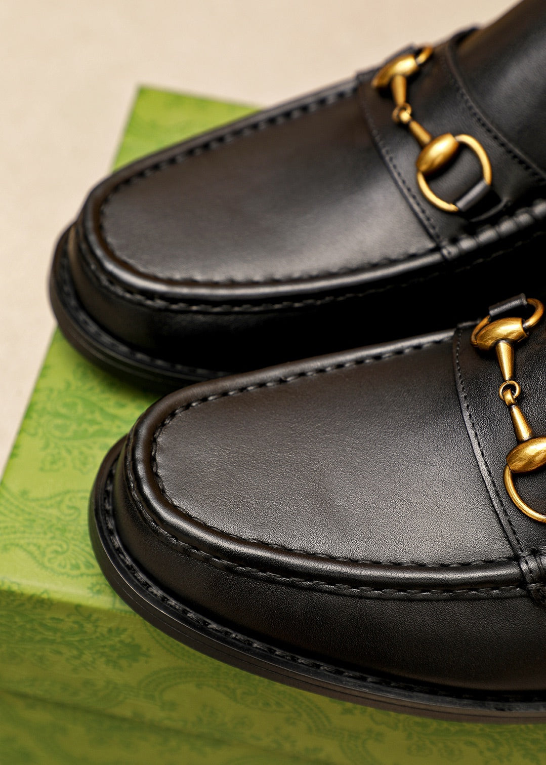 Trademark: GUCCI "Gucci" casual leather shoes. Positive code number: 38-44 (45.46.47 can