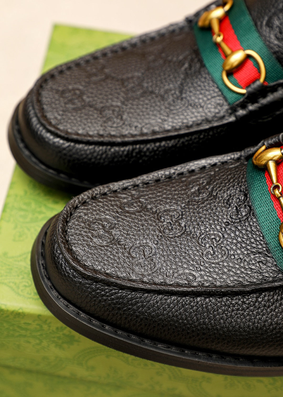 Trademark: GUCCI "Gucci" casual leather shoes. Positive code number: 38-44 (45.46.47 can