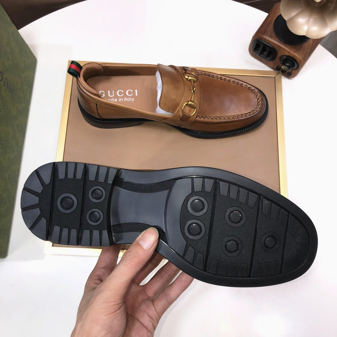Italian top luxury men's shoes giant (GUCCI) (all cowhide inneri) new report. Original European