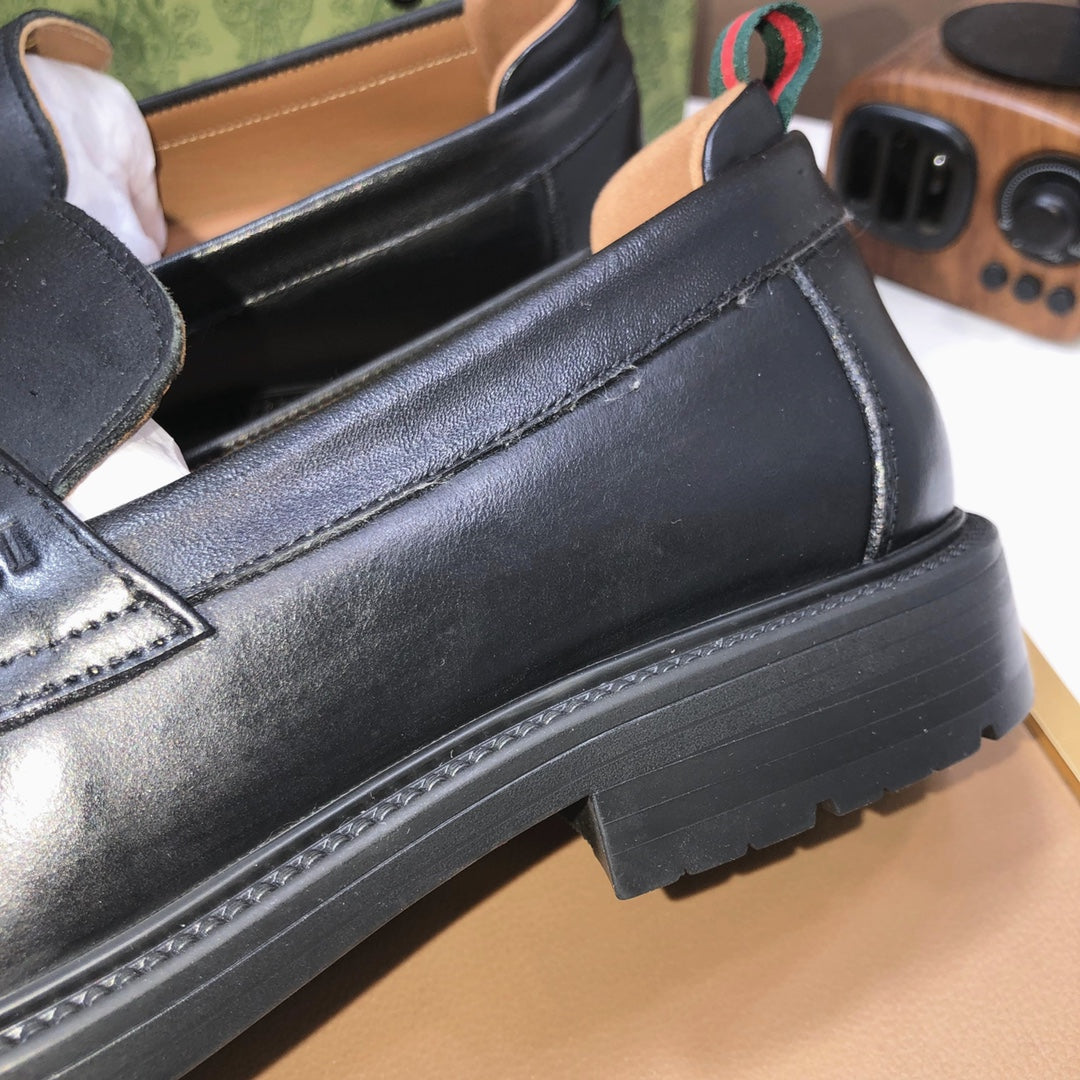 Italian top luxury men's shoes giant (GUCCI) (all cowhide inneri) new report. Original European