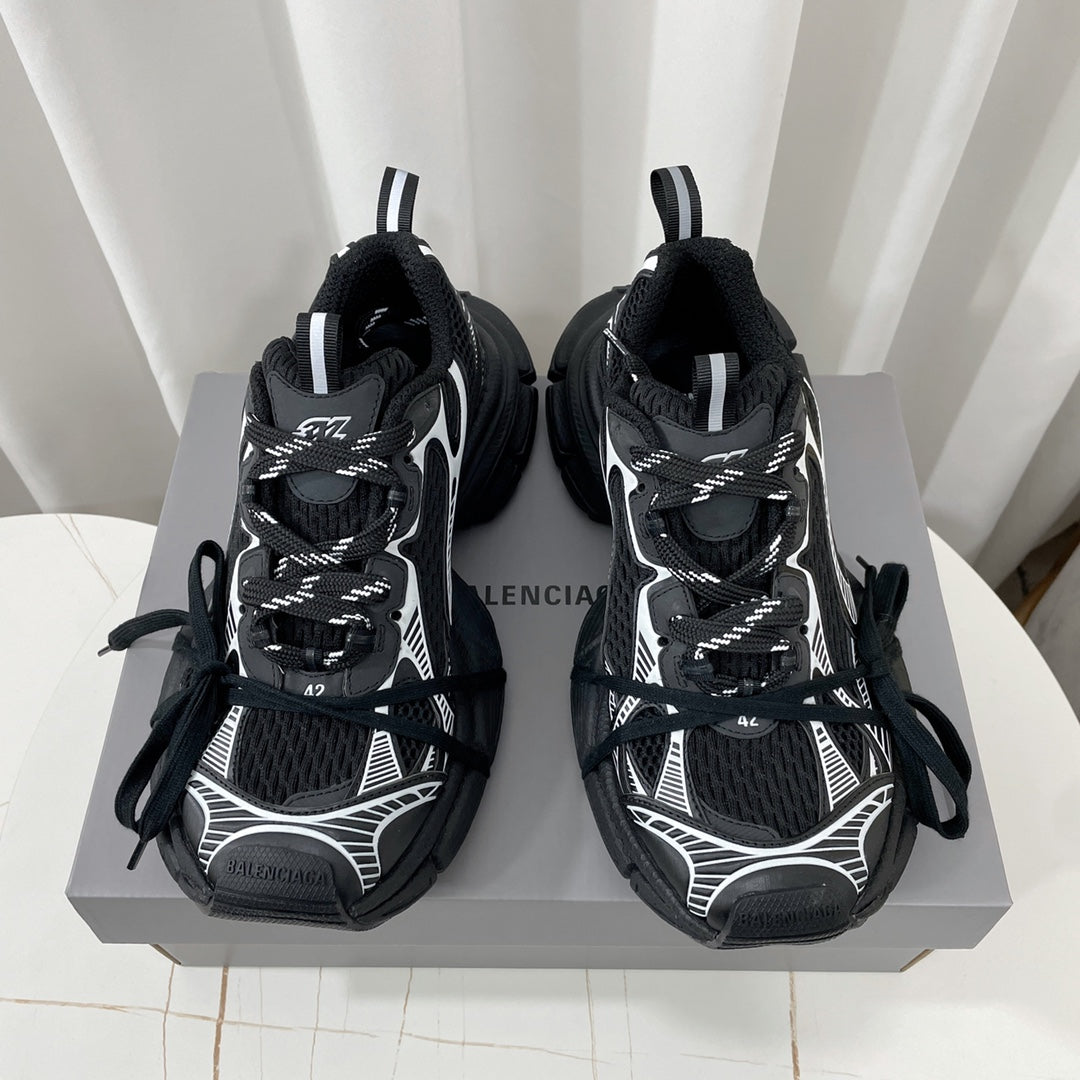 Balenciaga's new 3XL sneakers. Washed and destroyed canvas sneakers. New summer products breathable