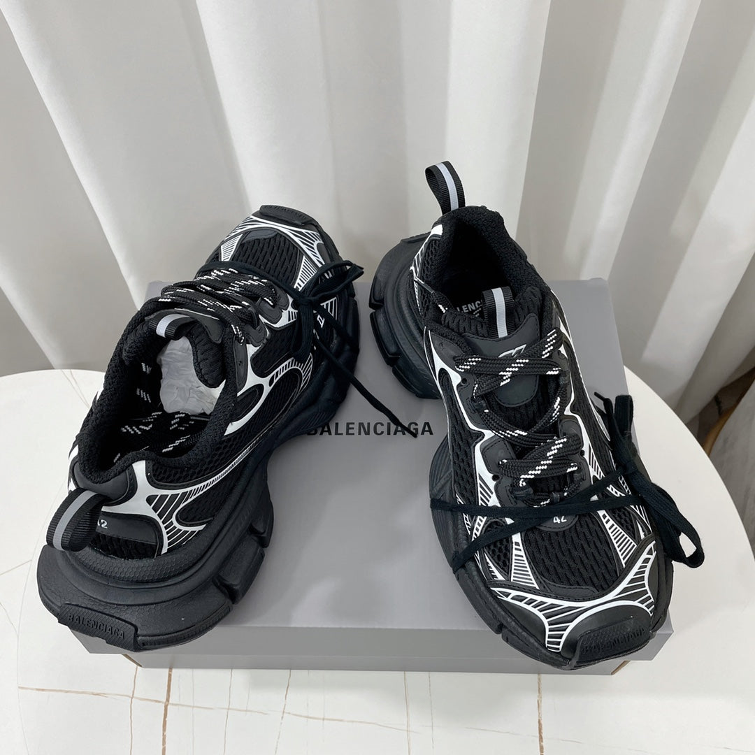 Balenciaga's new 3XL sneakers. Washed and destroyed canvas sneakers. New summer products breathable