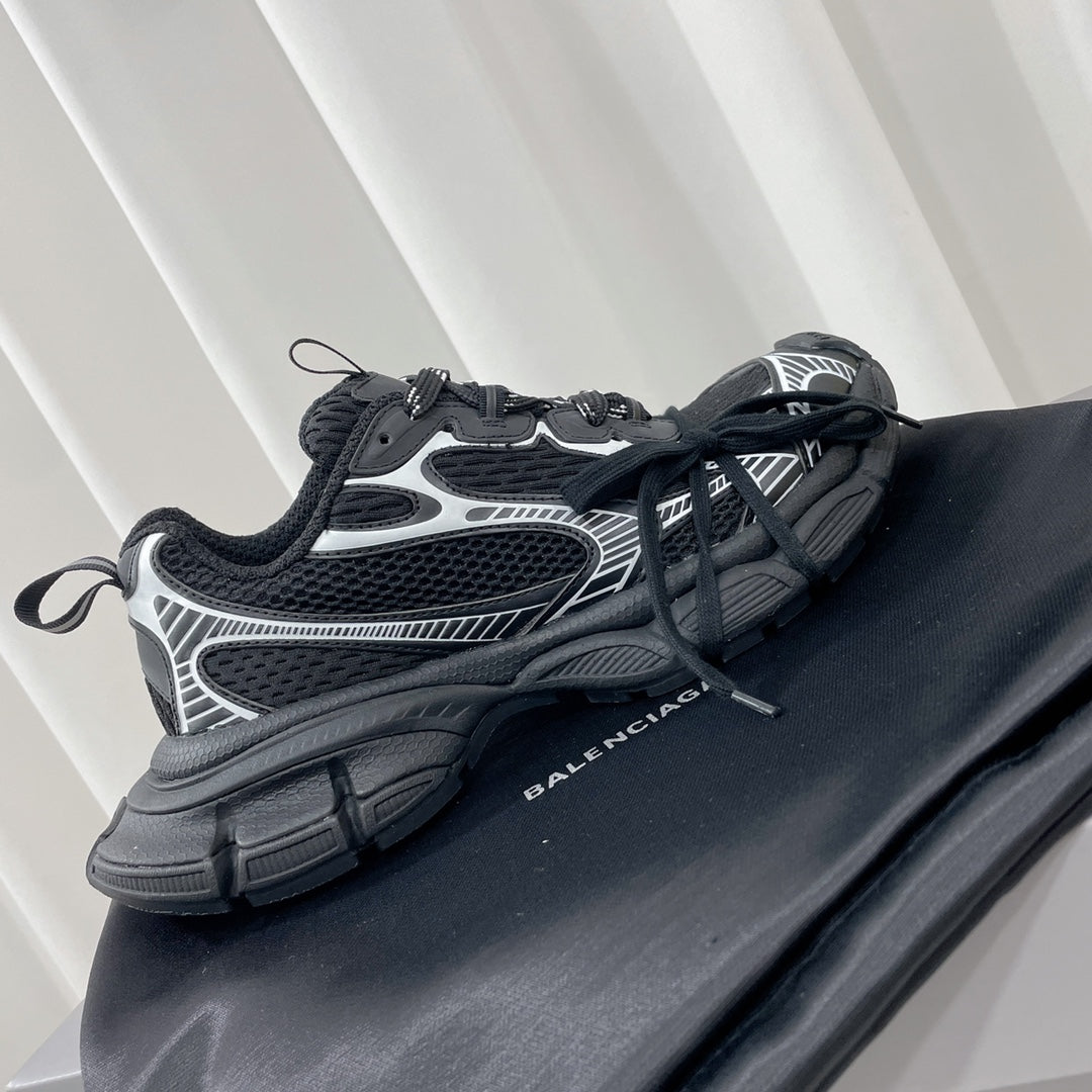 Balenciaga's new 3XL sneakers. Washed and destroyed canvas sneakers. New summer products breathable
