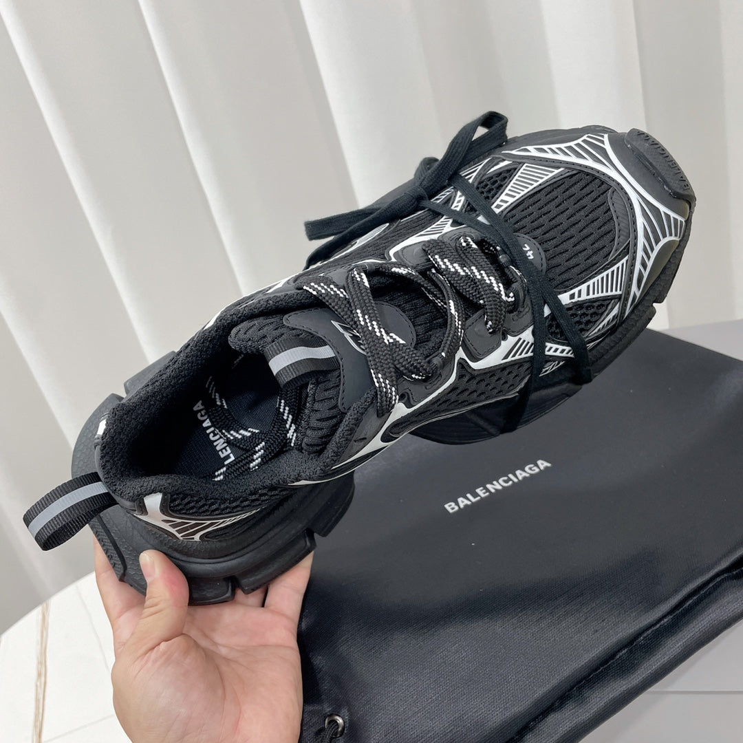 Balenciaga's new 3XL sneakers. Washed and destroyed canvas sneakers. New summer products breathable