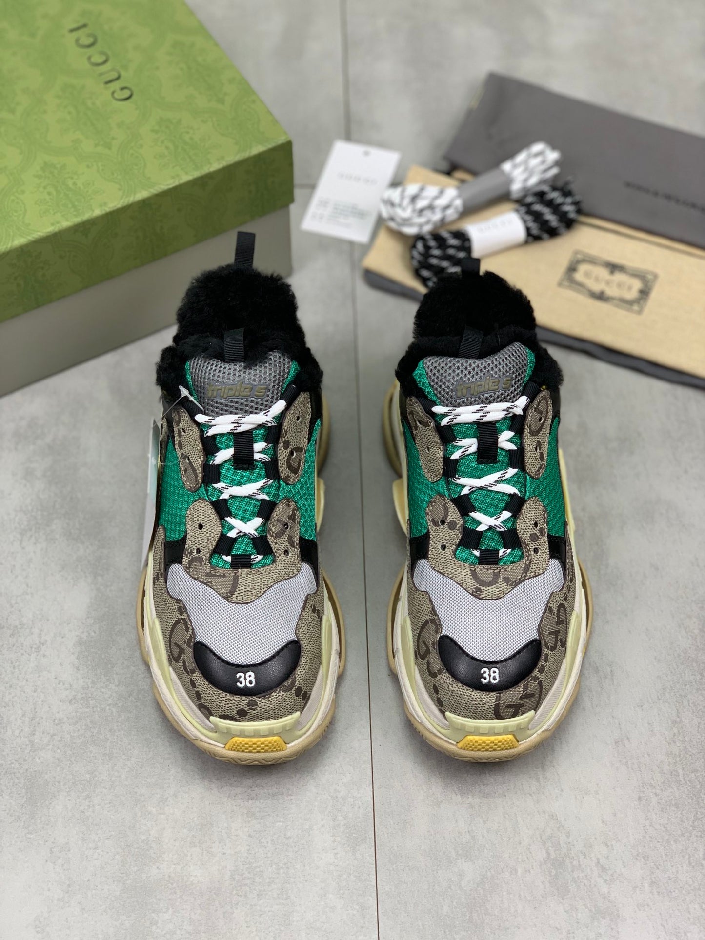 GUCCI x Balenciaga lace-up round toe low top Daddy shoes. The upper adopts imported cowhide