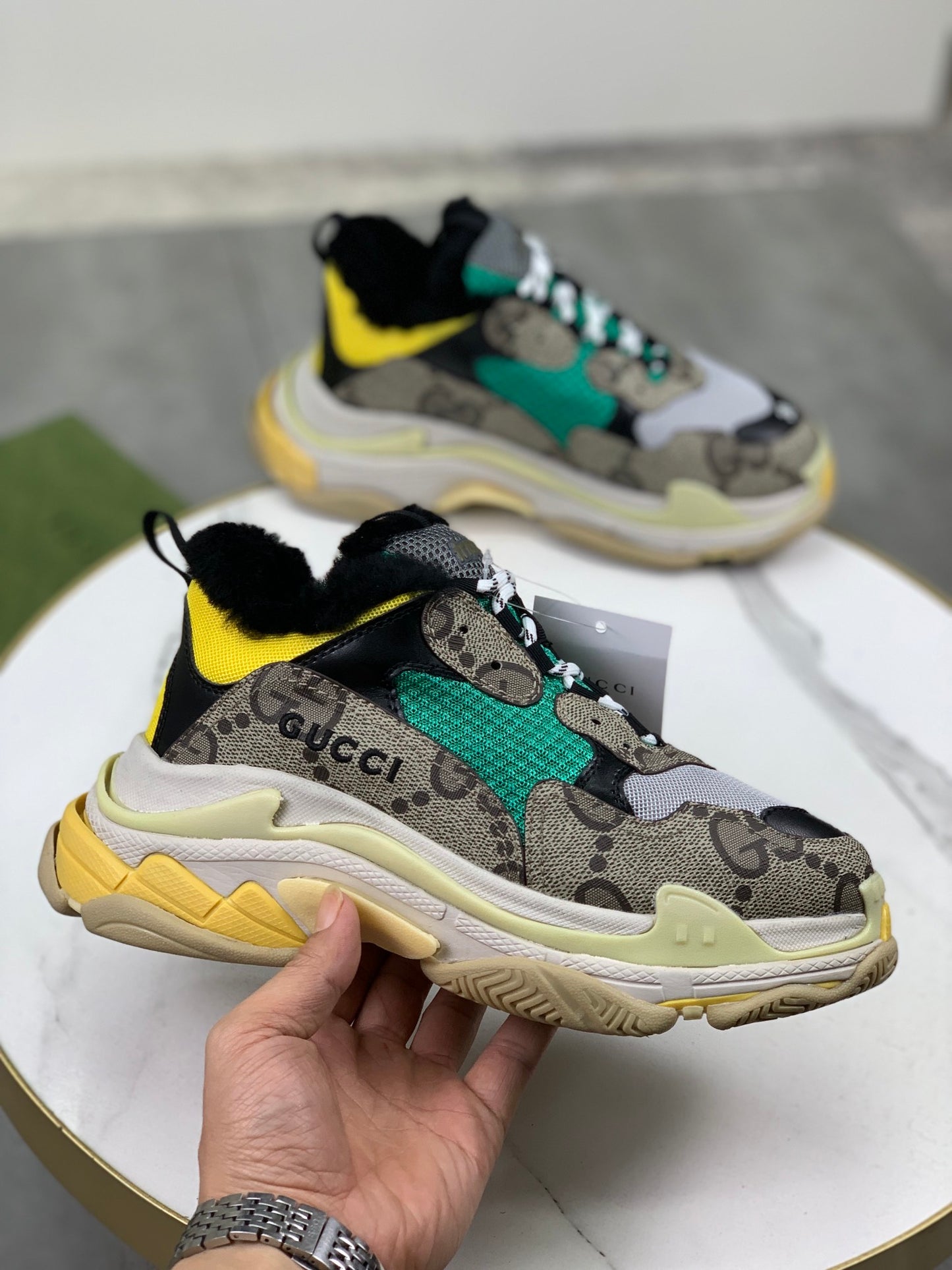 GUCCI x Balenciaga lace-up round toe low top Daddy shoes. The upper adopts imported cowhide