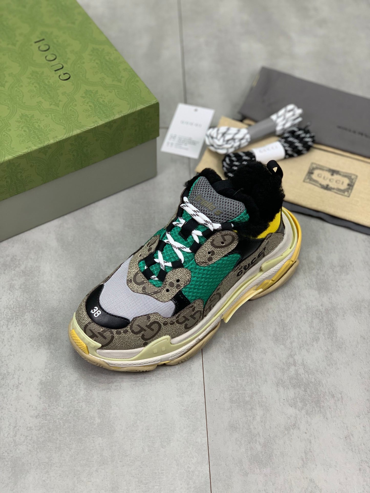 GUCCI x Balenciaga lace-up round toe low top Daddy shoes. The upper adopts imported cowhide