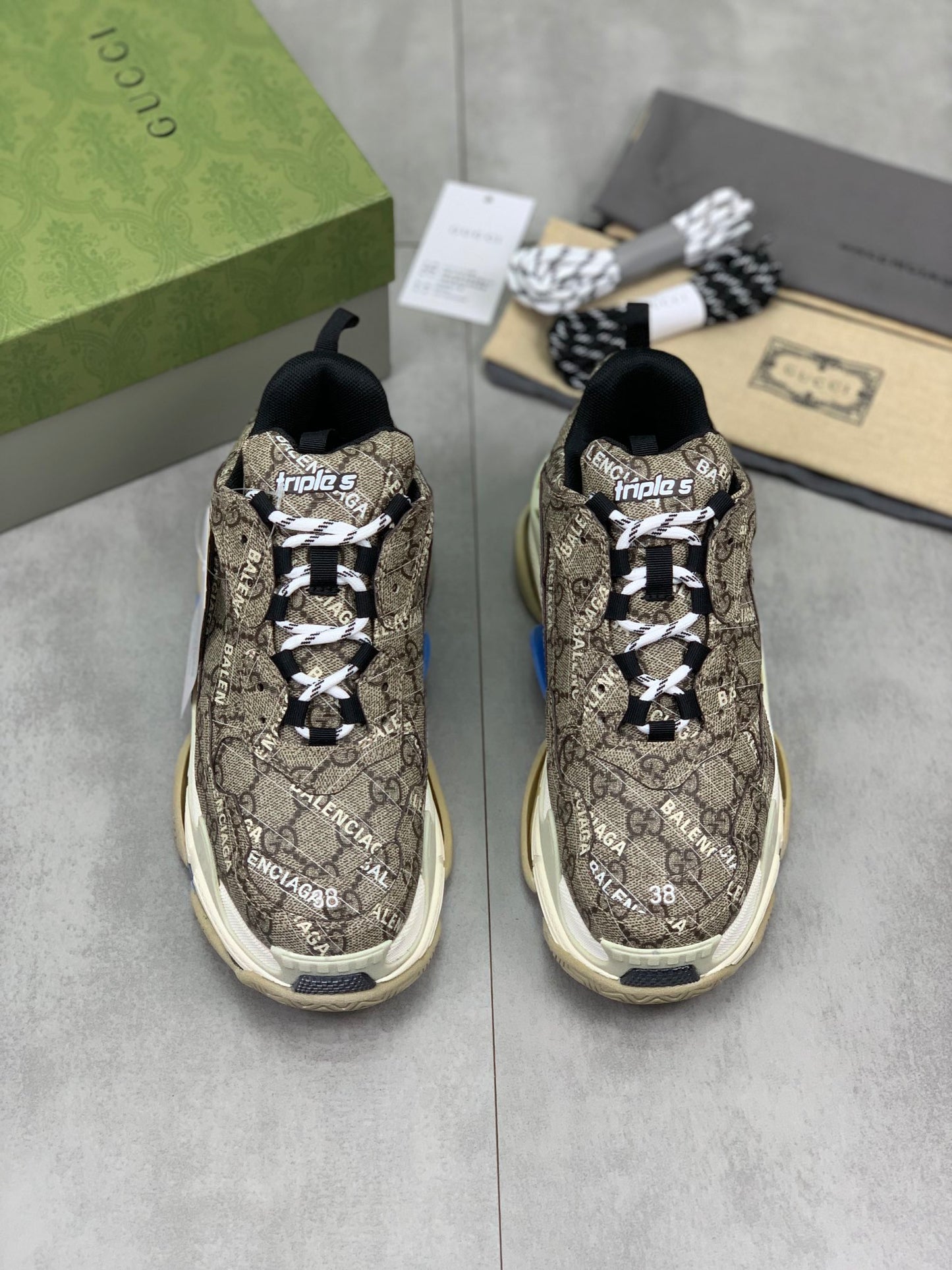 GUCCI x Balenciaga lace-up round toe low top Daddy shoes. The upper adopts imported cowhide,