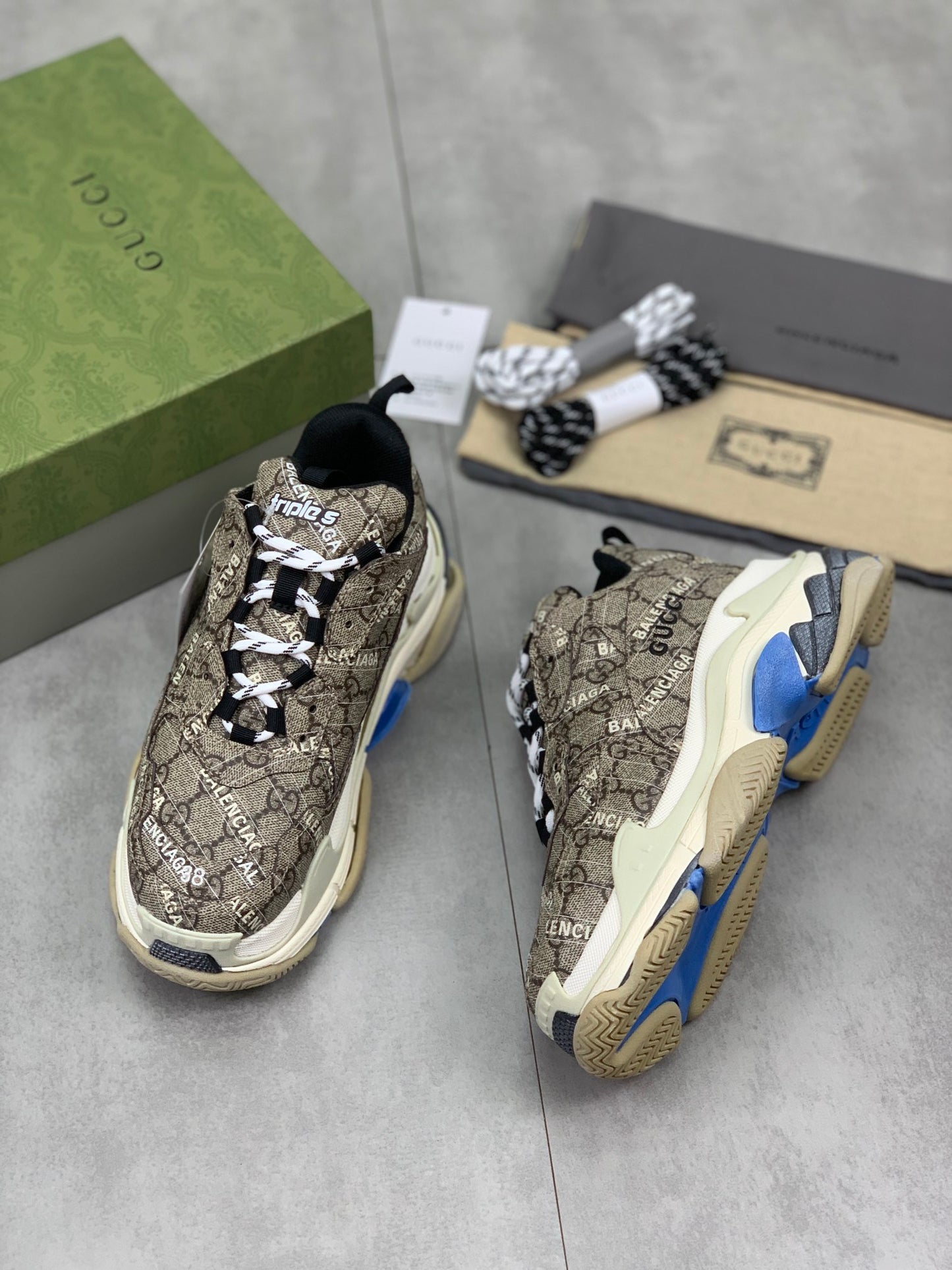 GUCCI x Balenciaga lace-up round toe low top Daddy shoes. The upper adopts imported cowhide,