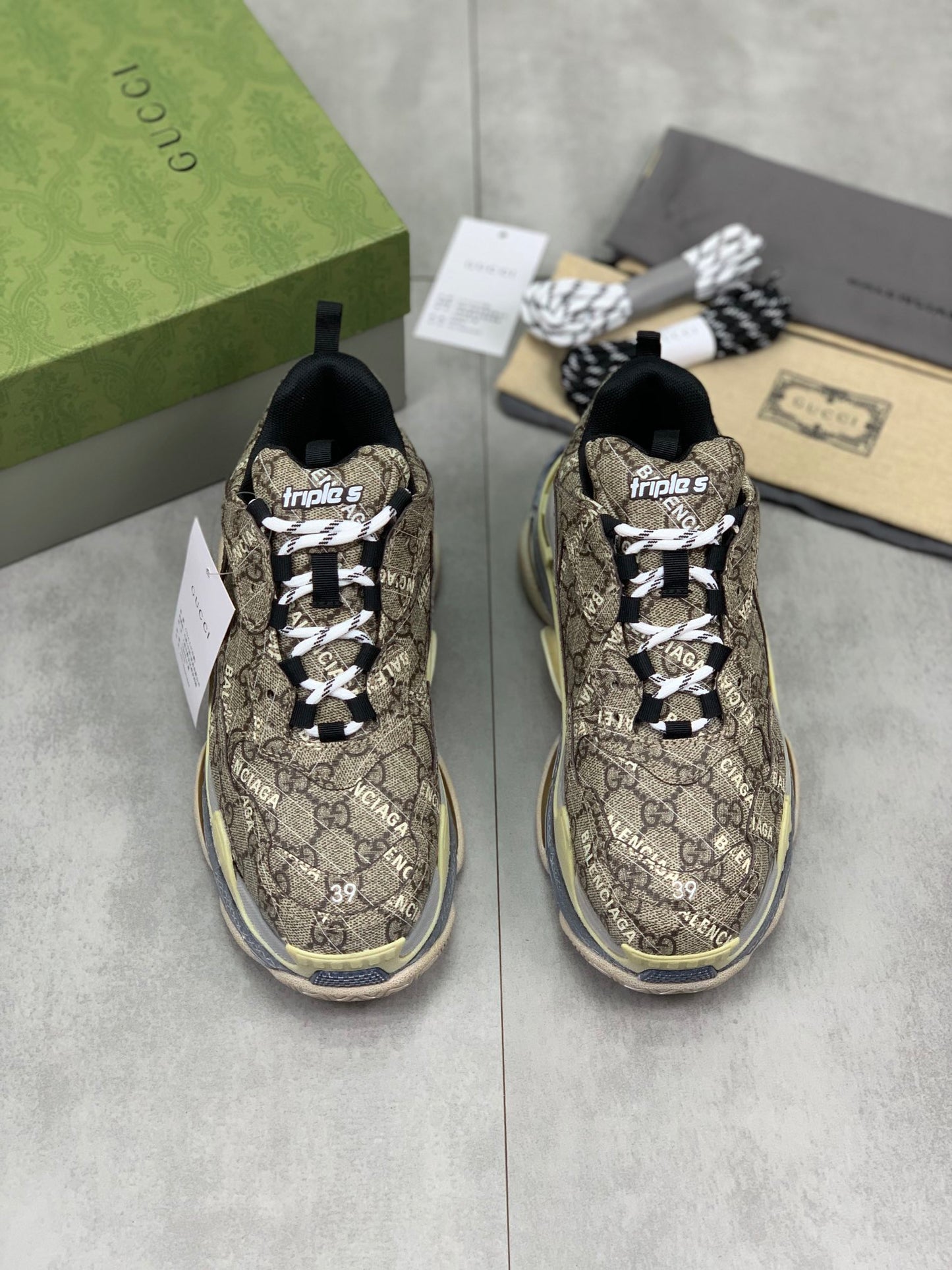 GUCCI x Balenciaga lace-up round toe low top Daddy shoes. The upper adopts imported cowhide