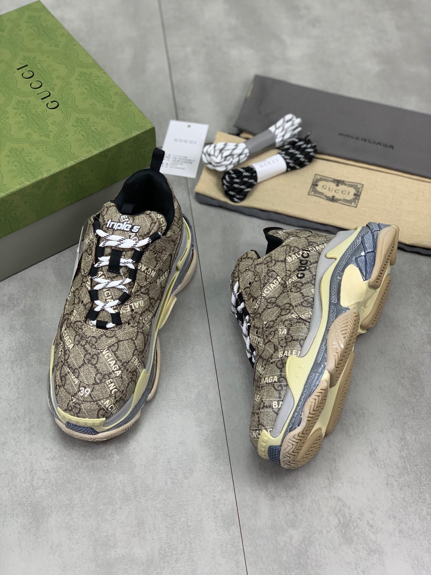 GUCCI x Balenciaga lace-up round toe low top Daddy shoes. The upper adopts imported cowhide