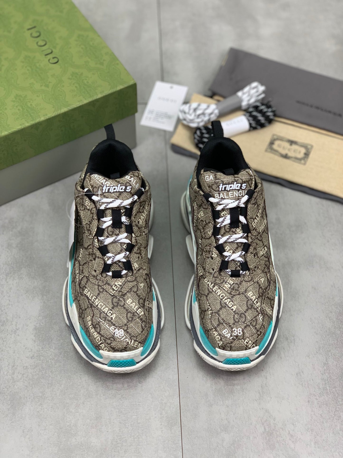 GUCCI x Balenciaga lace-up round toe low top Daddy shoes. The upper adopts imported cowhide