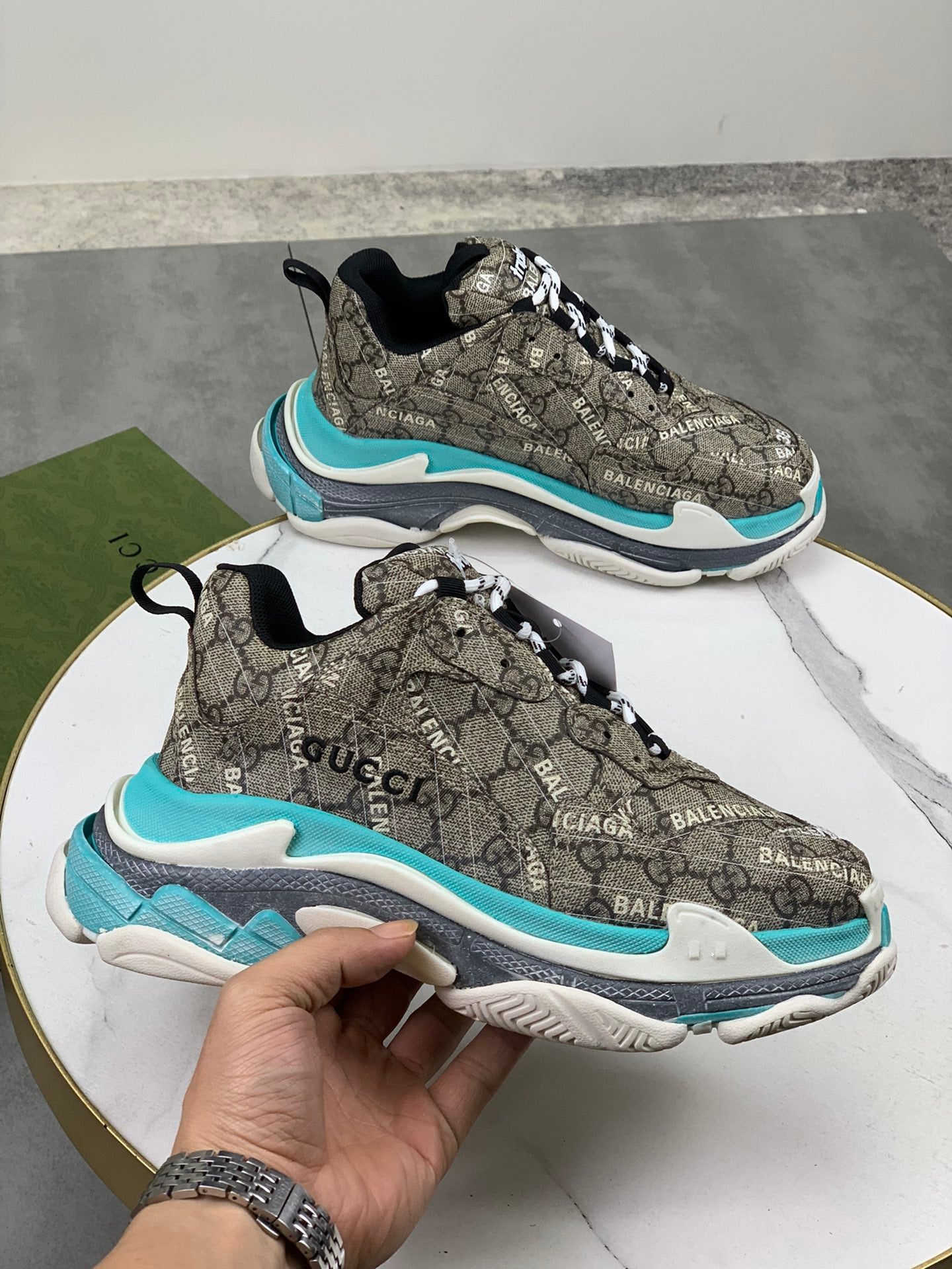 GUCCI x Balenciaga lace-up round toe low top Daddy shoes. The upper adopts imported cowhide