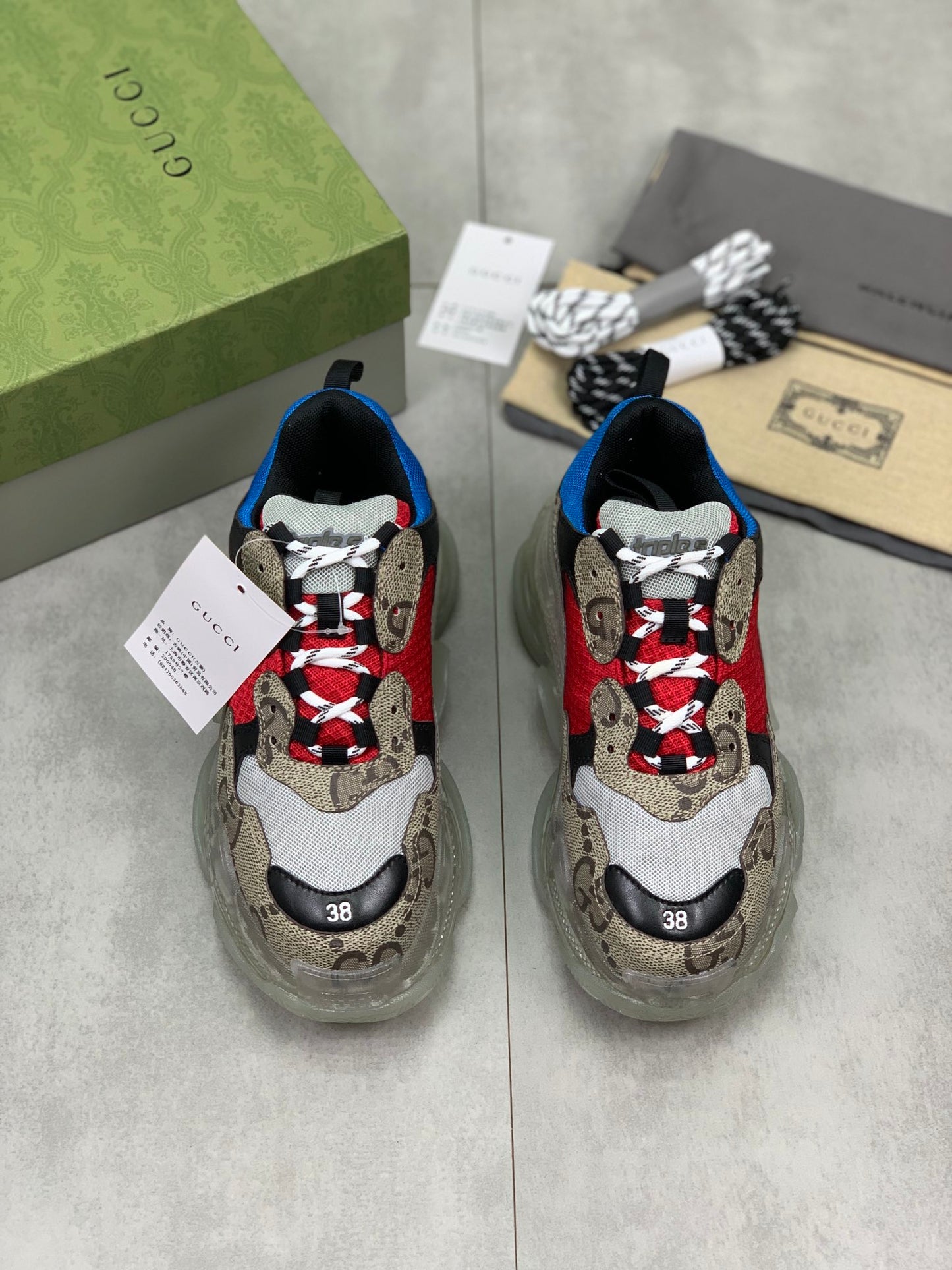 GUCCI x Balenciaga lace-up round toe low top Daddy shoes. The upper adopts imported cowhide