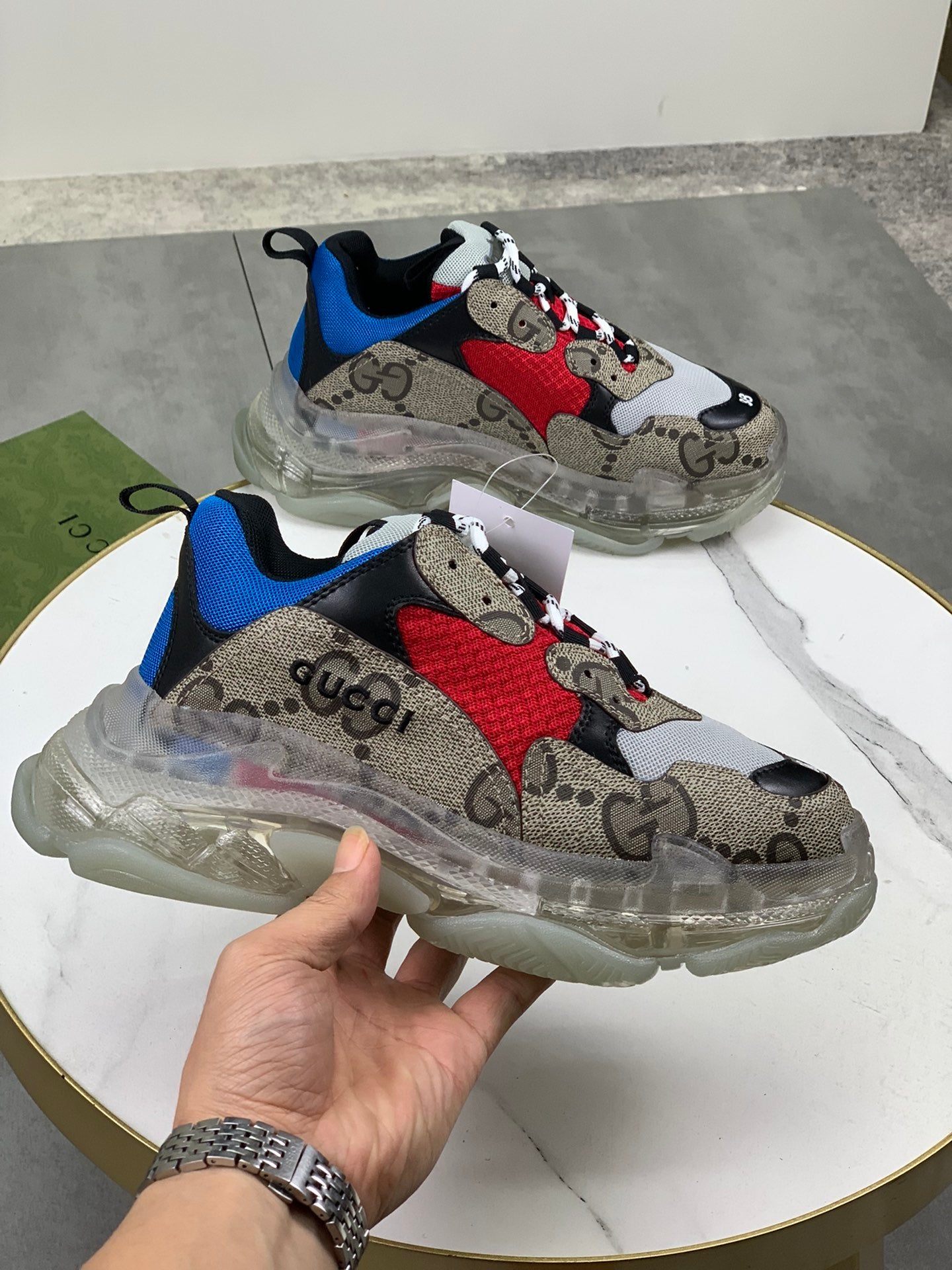 GUCCI x Balenciaga lace-up round toe low top Daddy shoes. The upper adopts imported cowhide
