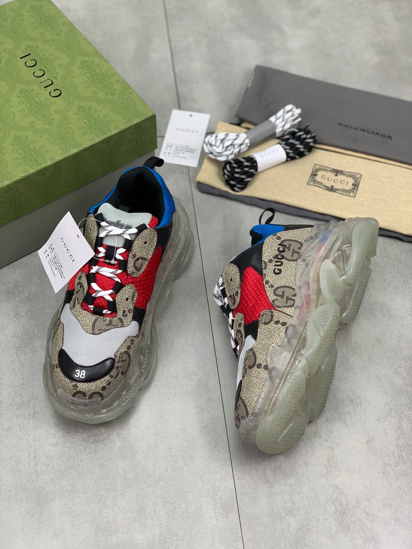 GUCCI x Balenciaga lace-up round toe low top Daddy shoes. The upper adopts imported cowhide