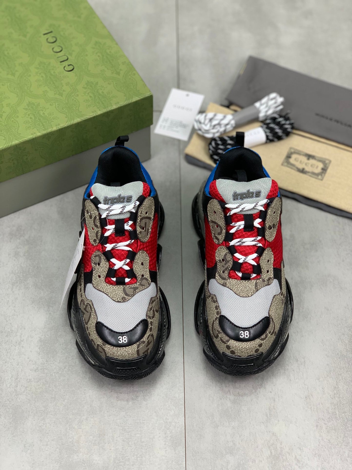 GUCCI x Balenciaga lace-up round toe low top Daddy shoes. The upper adopts imported cowhide