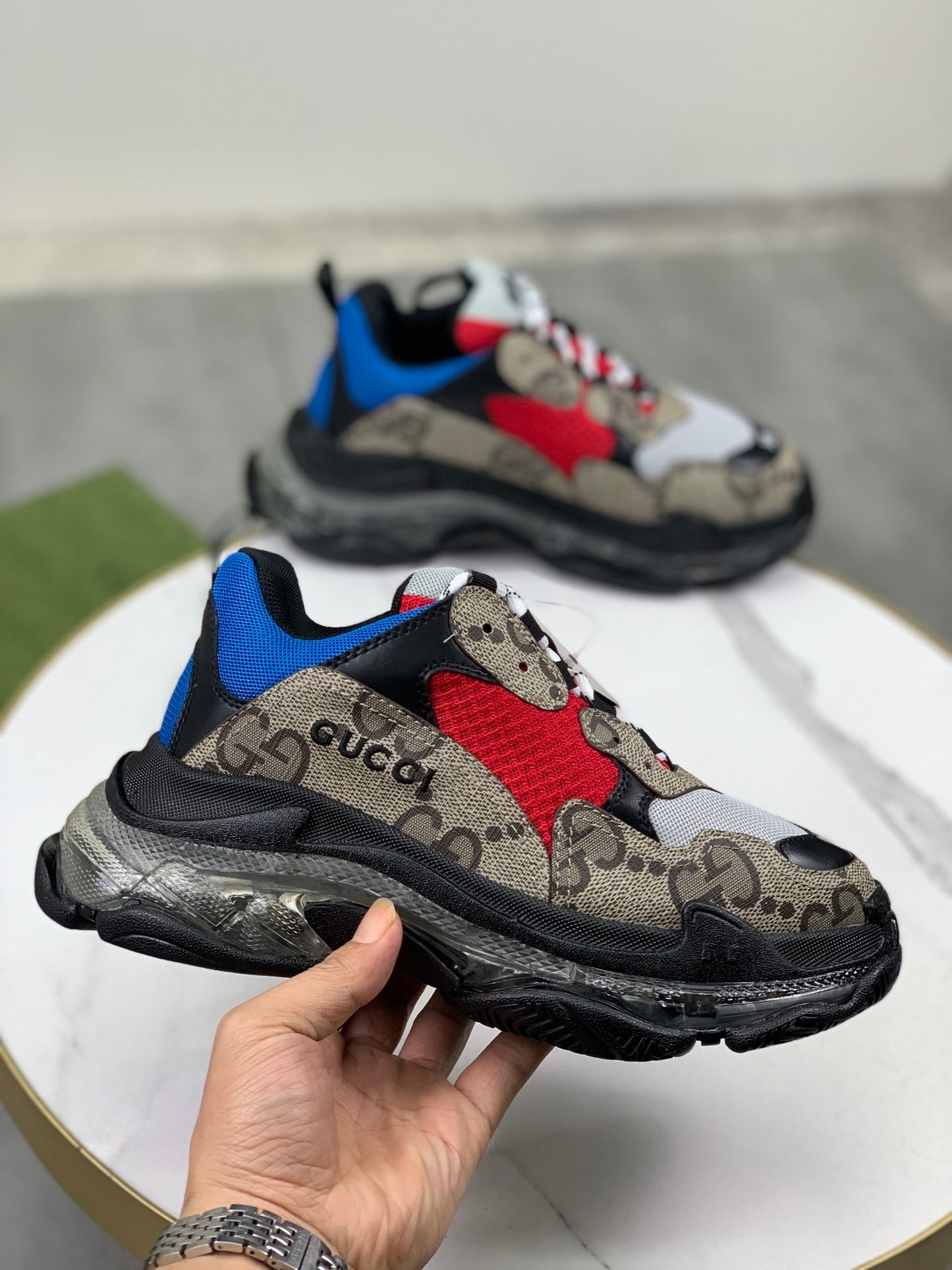GUCCI x Balenciaga lace-up round toe low top Daddy shoes. The upper adopts imported cowhide