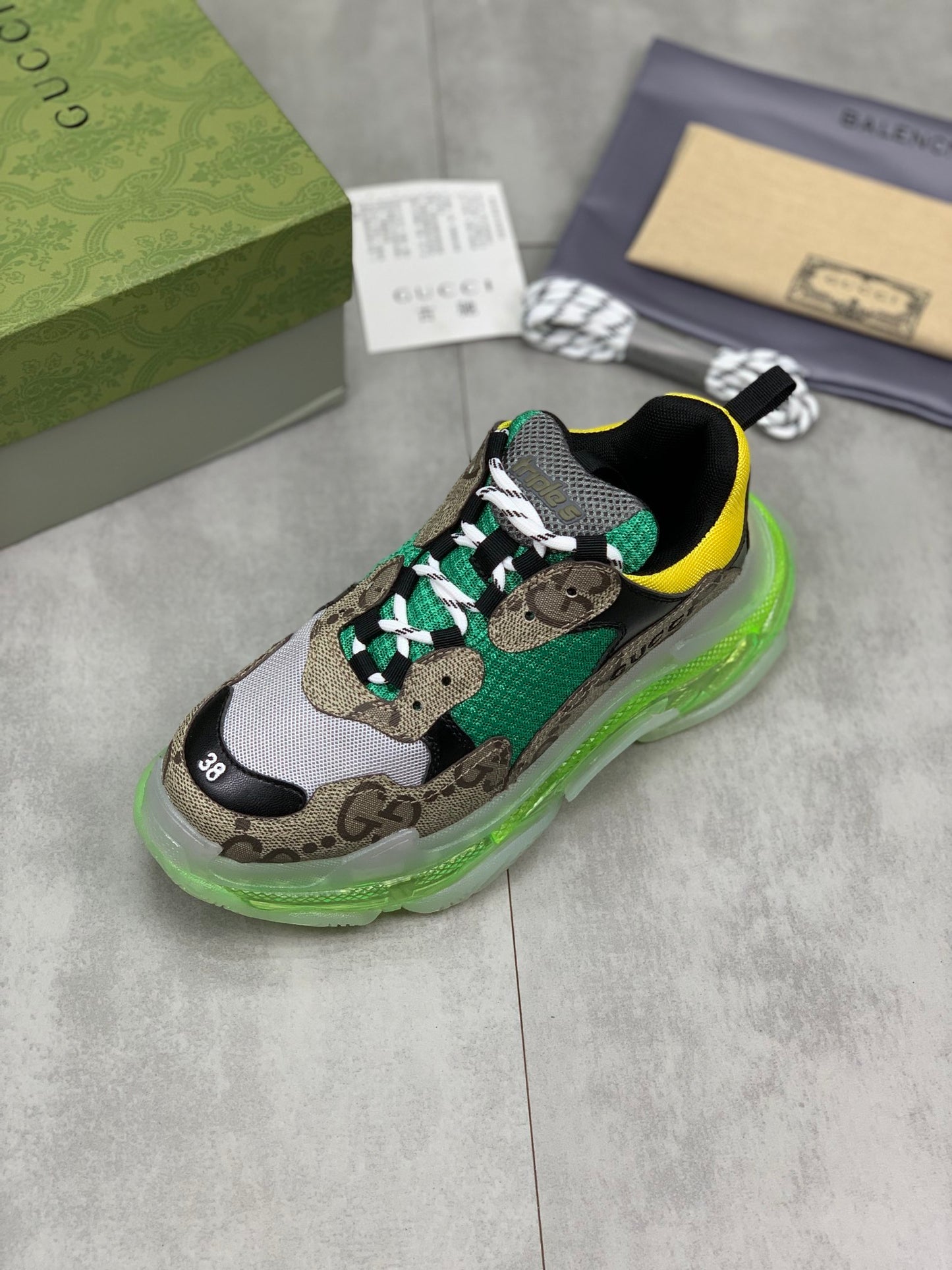 GUCCI x Balenciaga lace-up round toe low top Daddy shoes. The upper adopts imported cowhide