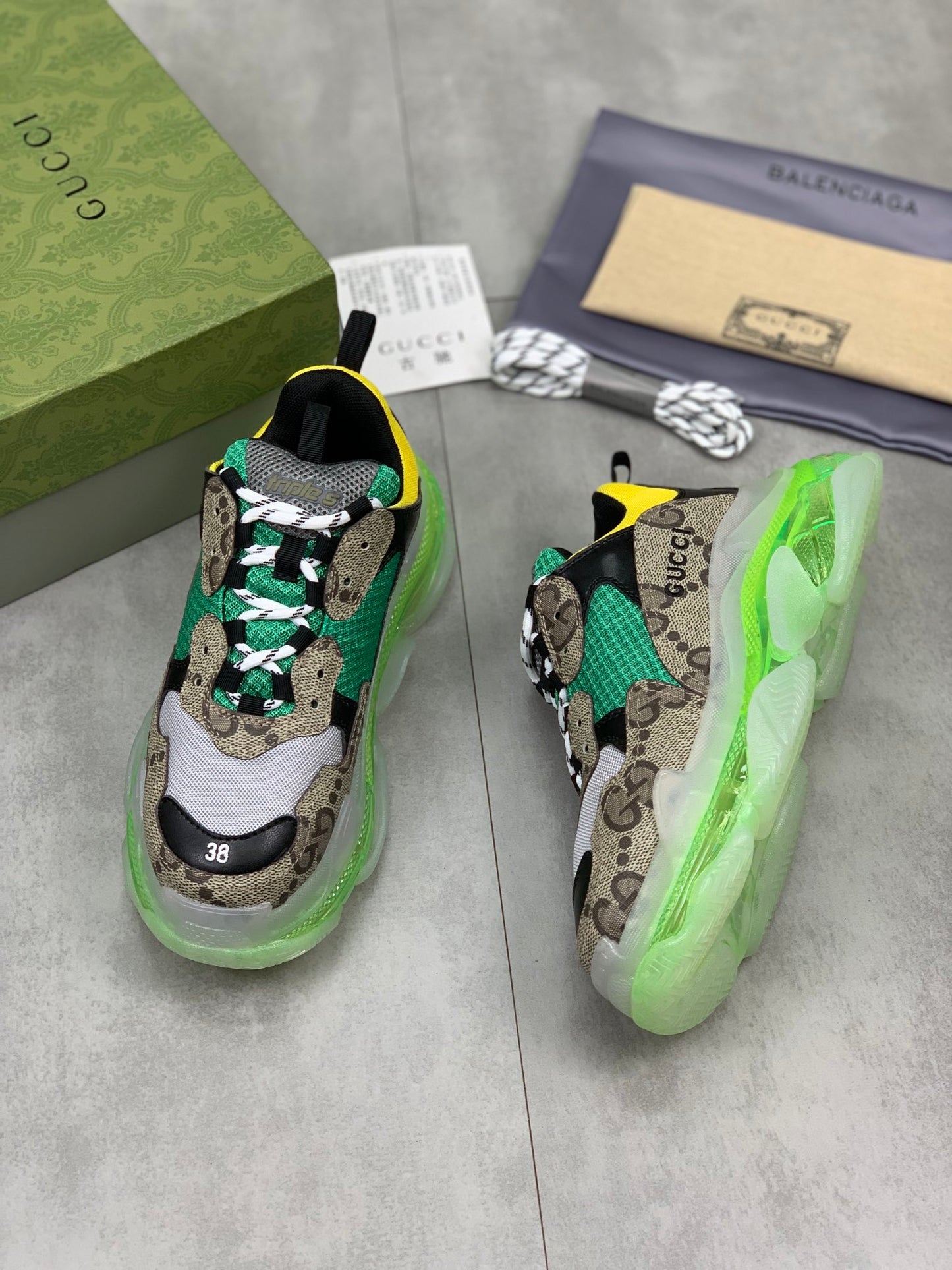 GUCCI x Balenciaga lace-up round toe low top Daddy shoes. The upper adopts imported cowhide