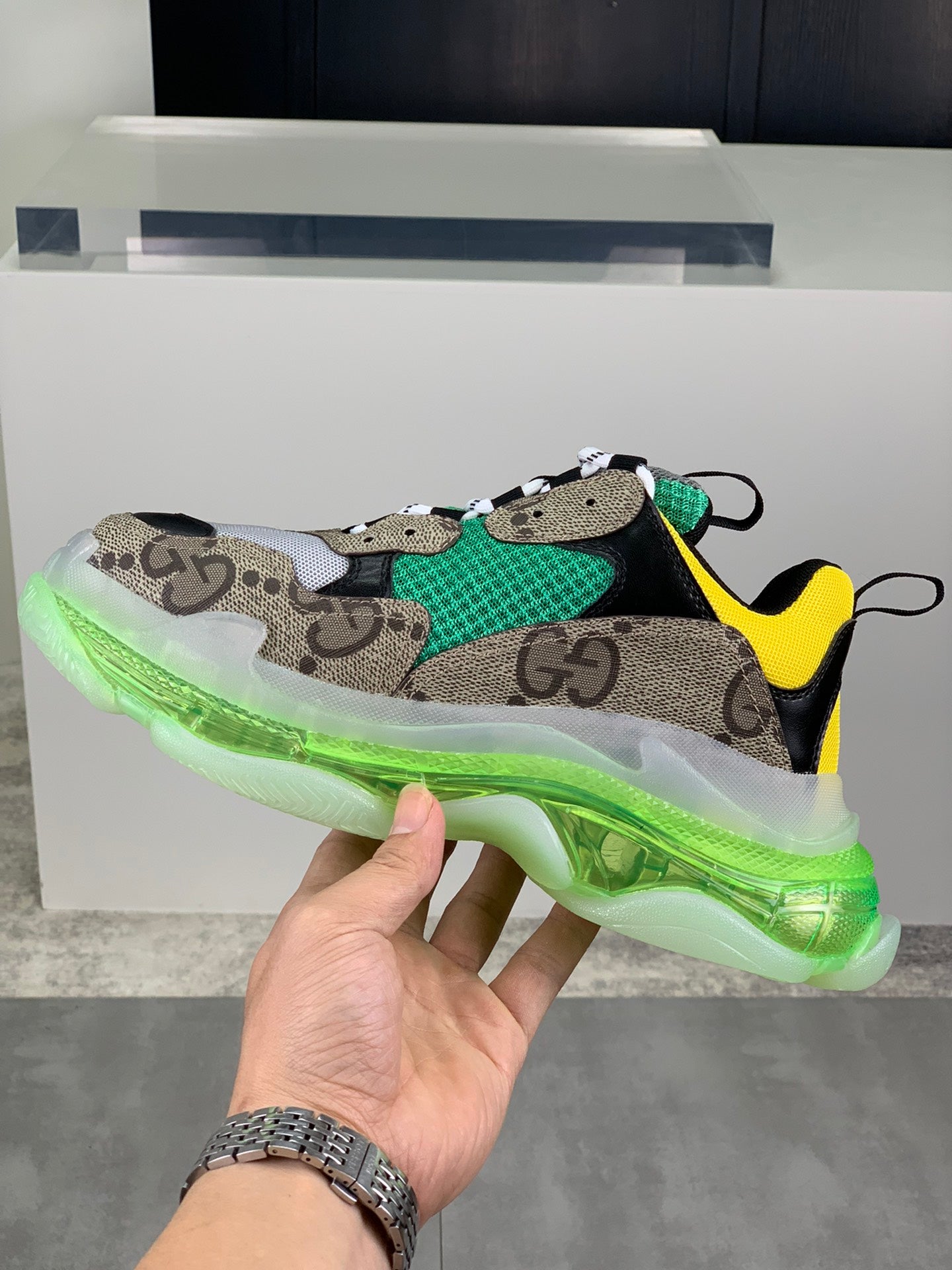 GUCCI x Balenciaga lace-up round toe low top Daddy shoes. The upper adopts imported cowhide