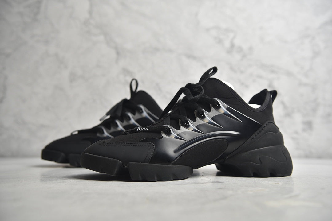 Dior 19ss adopts a chunky low-top design with cowhide and mesh fabric stitching upper and a carved