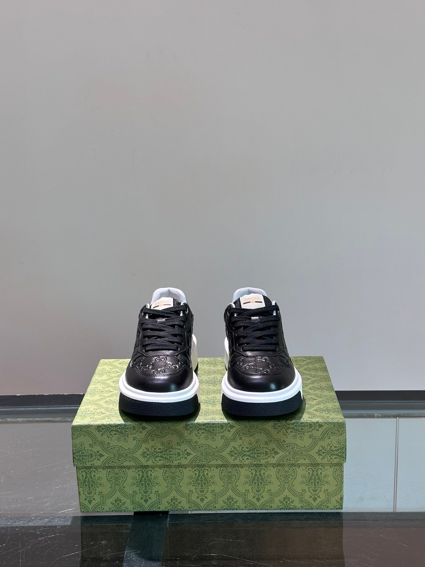 Gucci Men's GG Sport Shoes, simple and comfortable style, leather inner layer, tongue decorated with the brand logo.