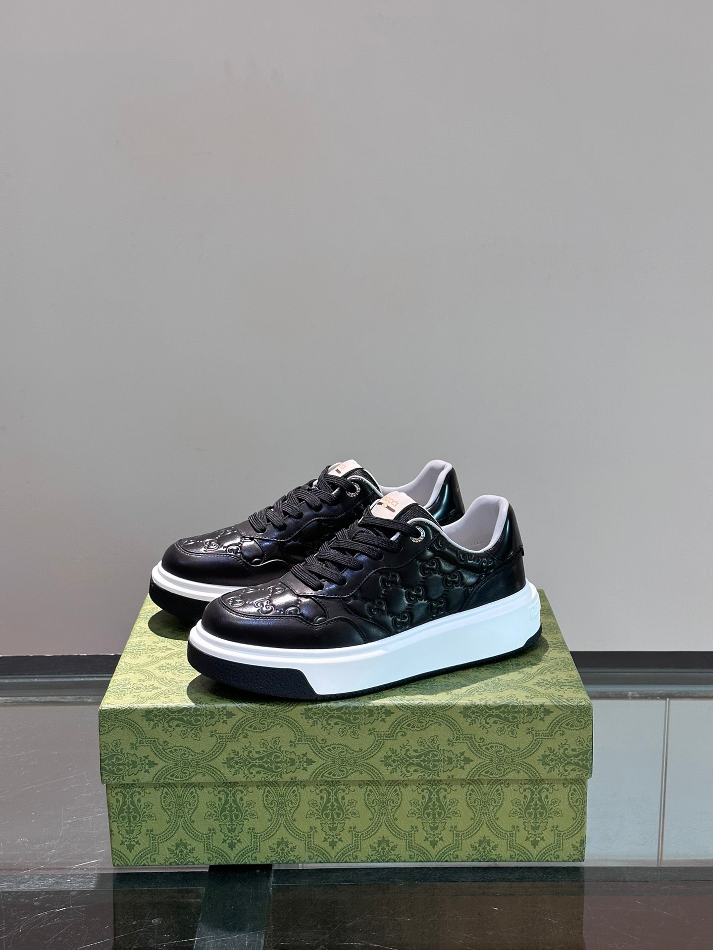 Gucci Men's GG Sport Shoes, simple and comfortable style, leather inner layer, tongue decorated with the brand logo.
