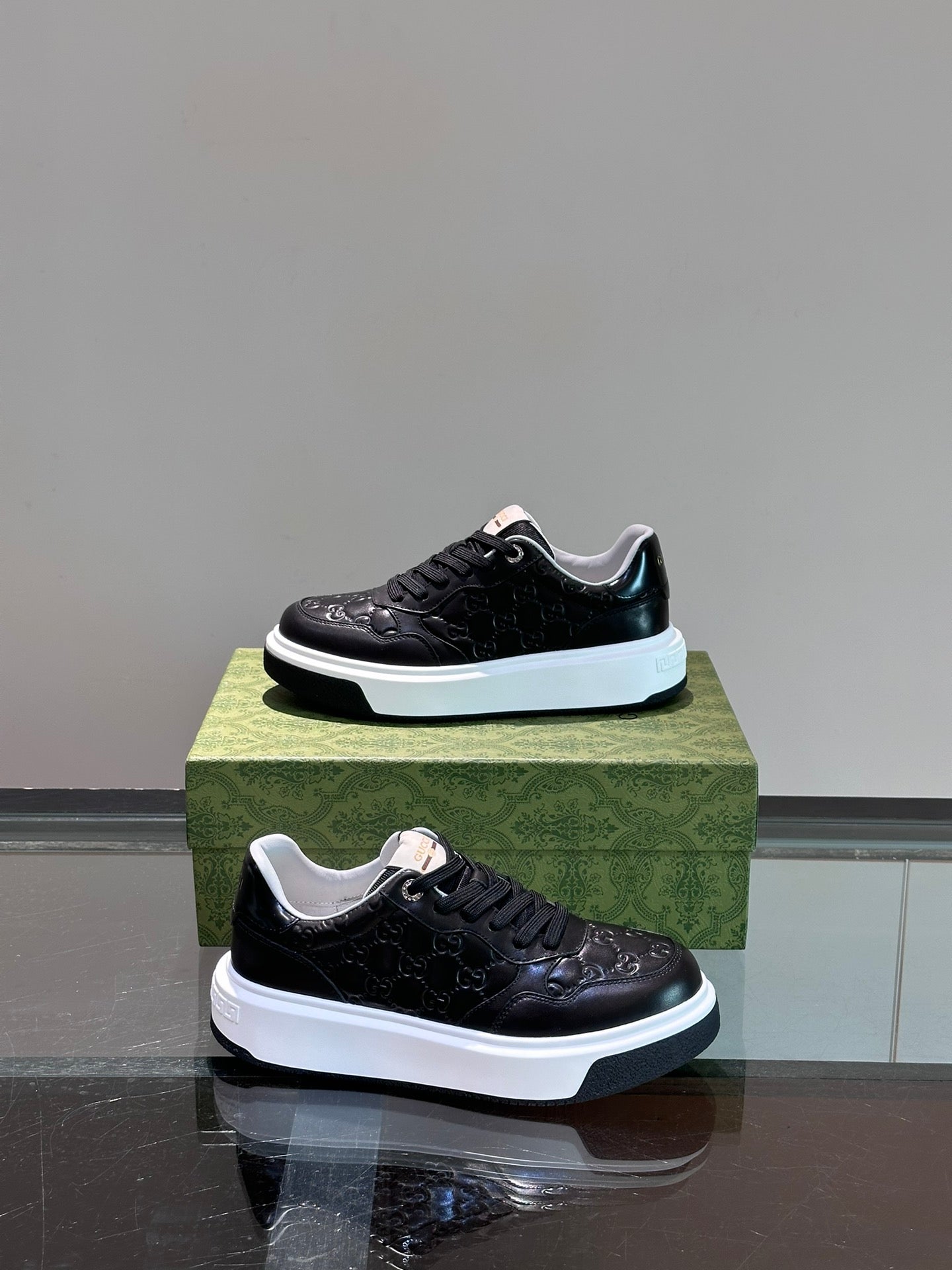 Gucci Men's GG Sport Shoes, simple and comfortable style, leather inner layer, tongue decorated with the brand logo.