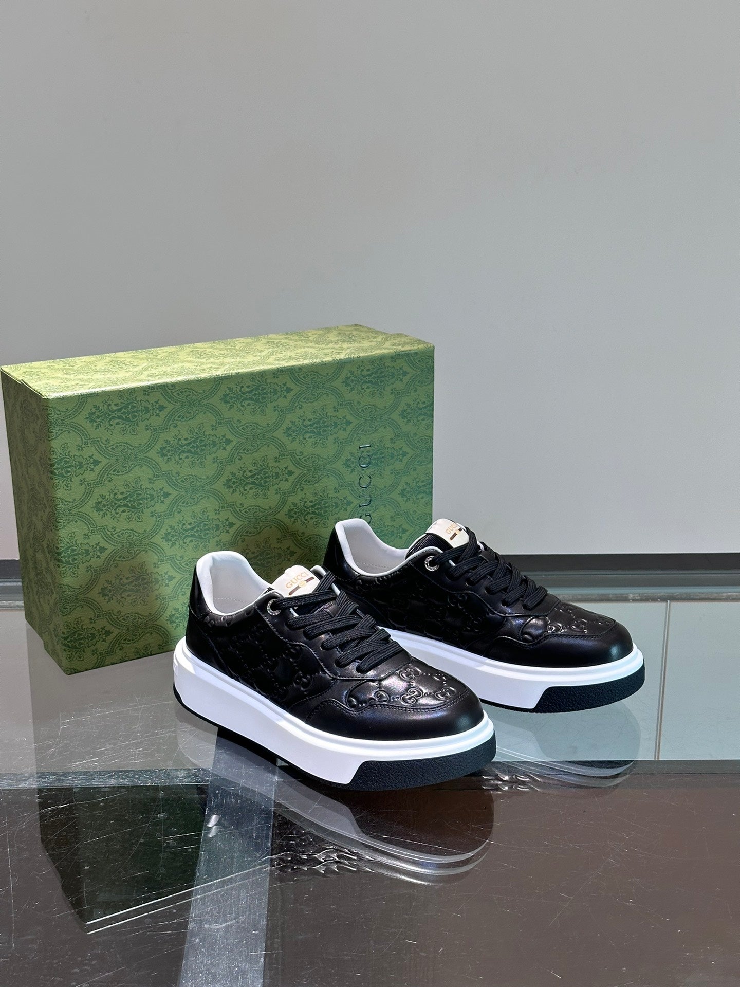 Gucci Men's GG Sport Shoes, simple and comfortable style, leather inner layer, tongue decorated with the brand logo.