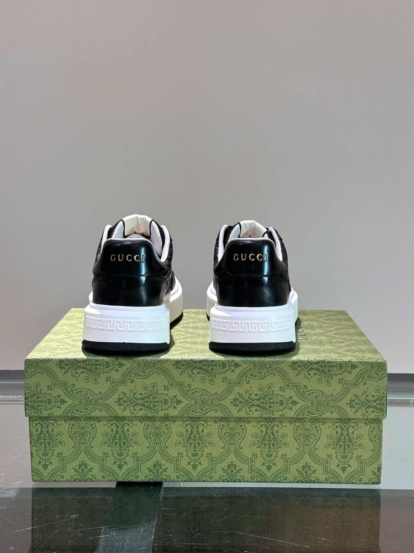 Gucci Men's GG Sport Shoes, simple and comfortable style, leather inner layer, tongue decorated with the brand logo.