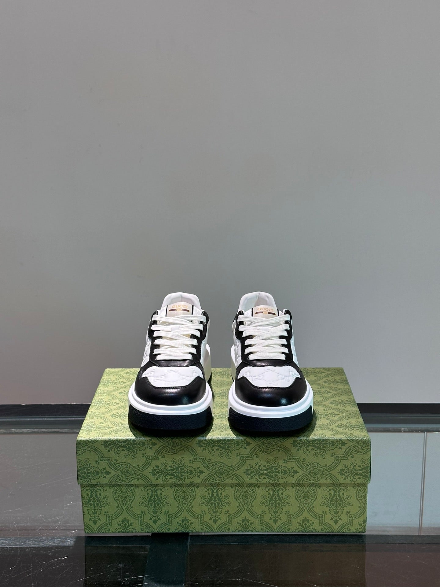 GUCC*" men's GG sports shoes, made of imported cowhide, simple and comfortable version