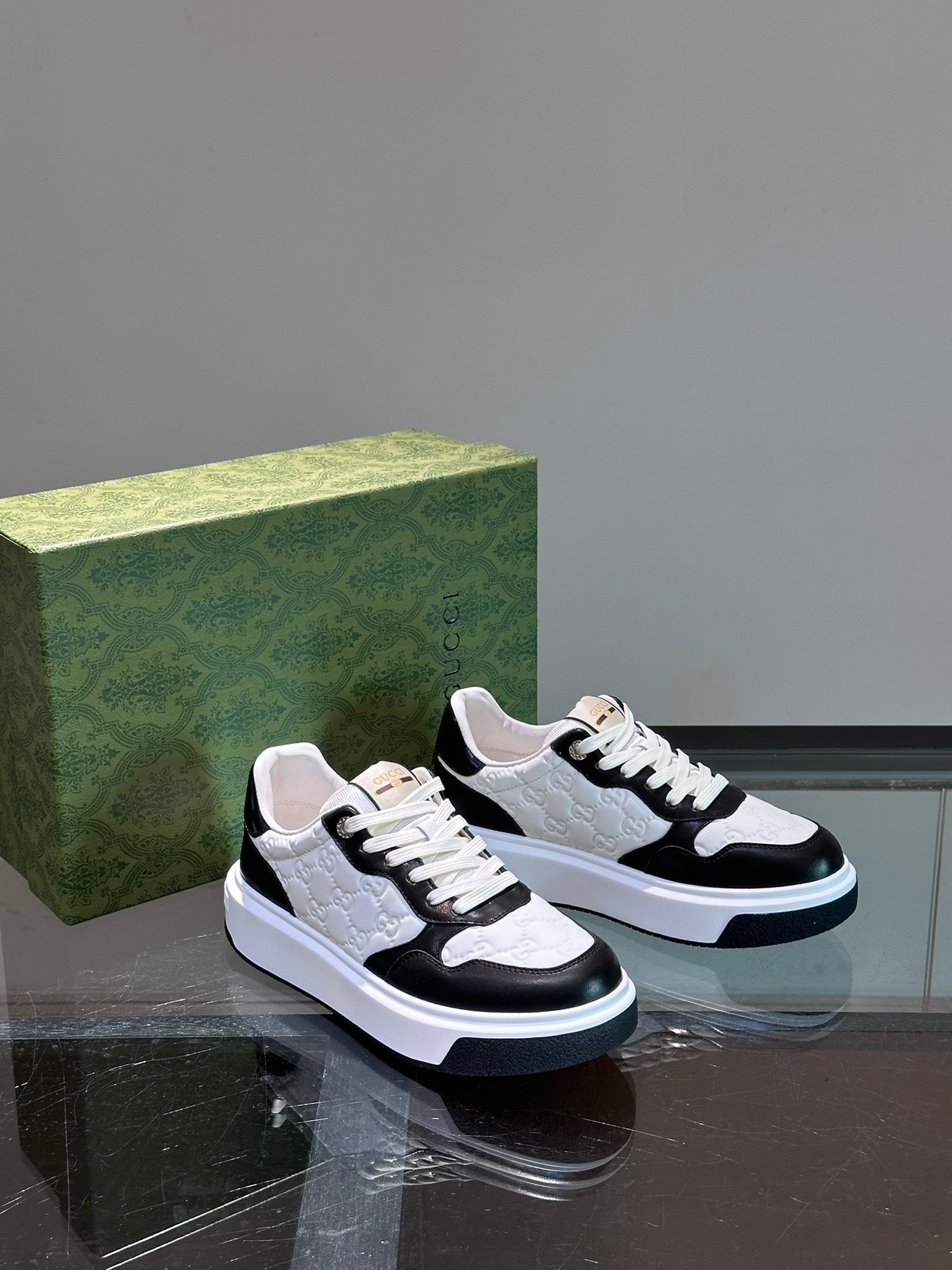 GUCC*" men's GG sports shoes, made of imported cowhide, simple and comfortable version